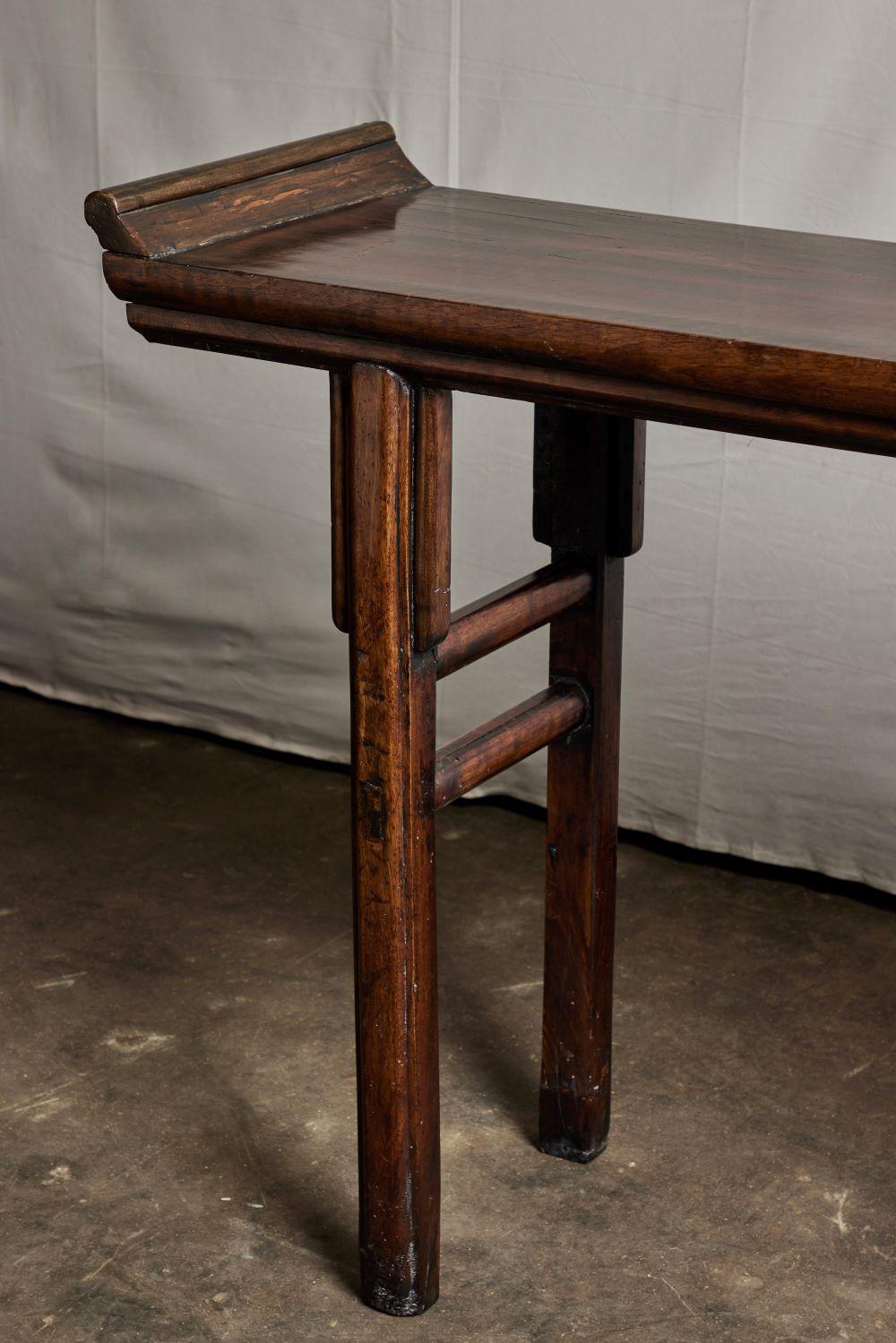 18th Century Chinese Walnut Altar Table In Good Condition For Sale In Pasadena, CA