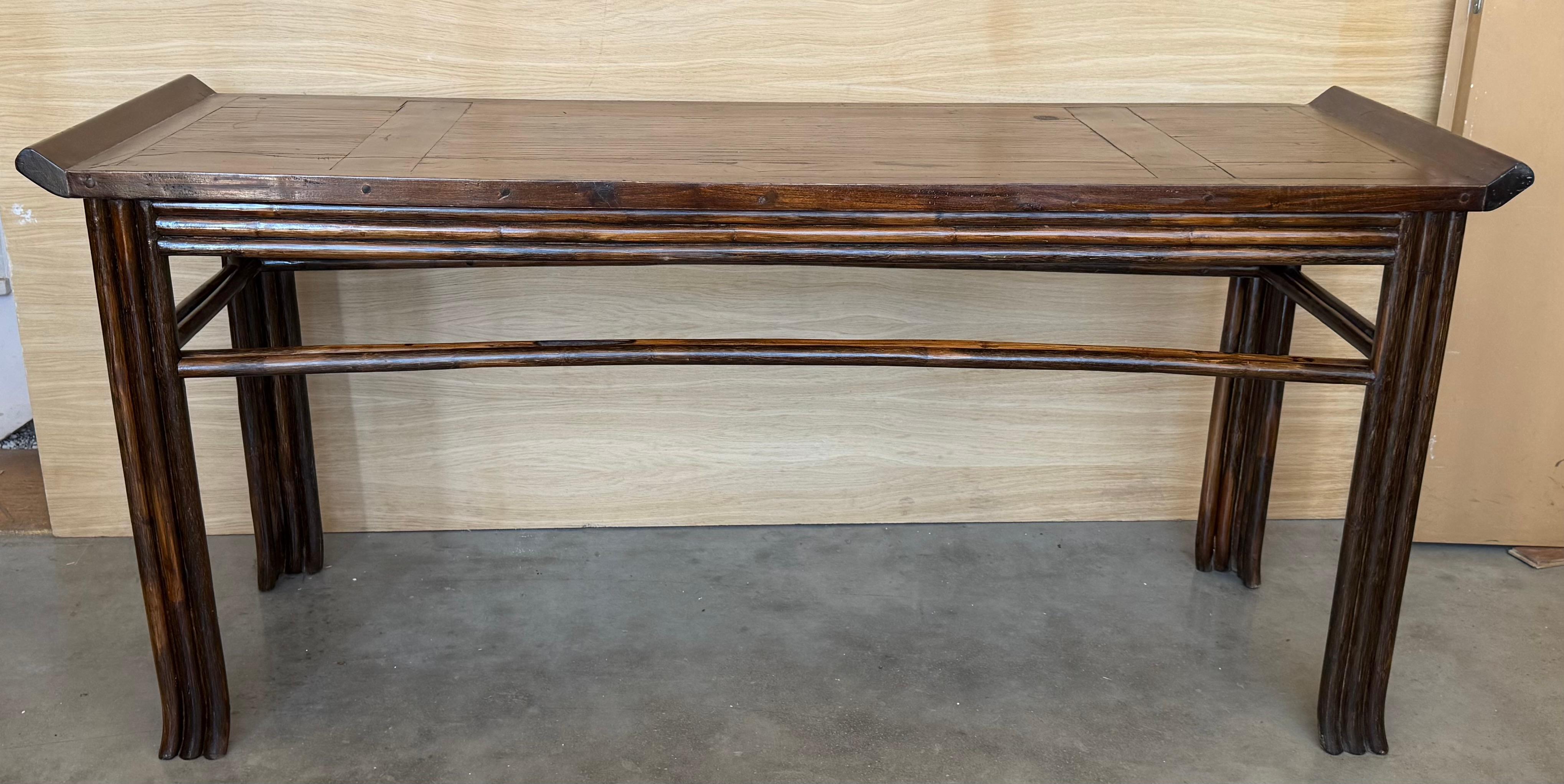 18th Century Chinese Walnut Altar Table In Good Condition For Sale In Miami, FL