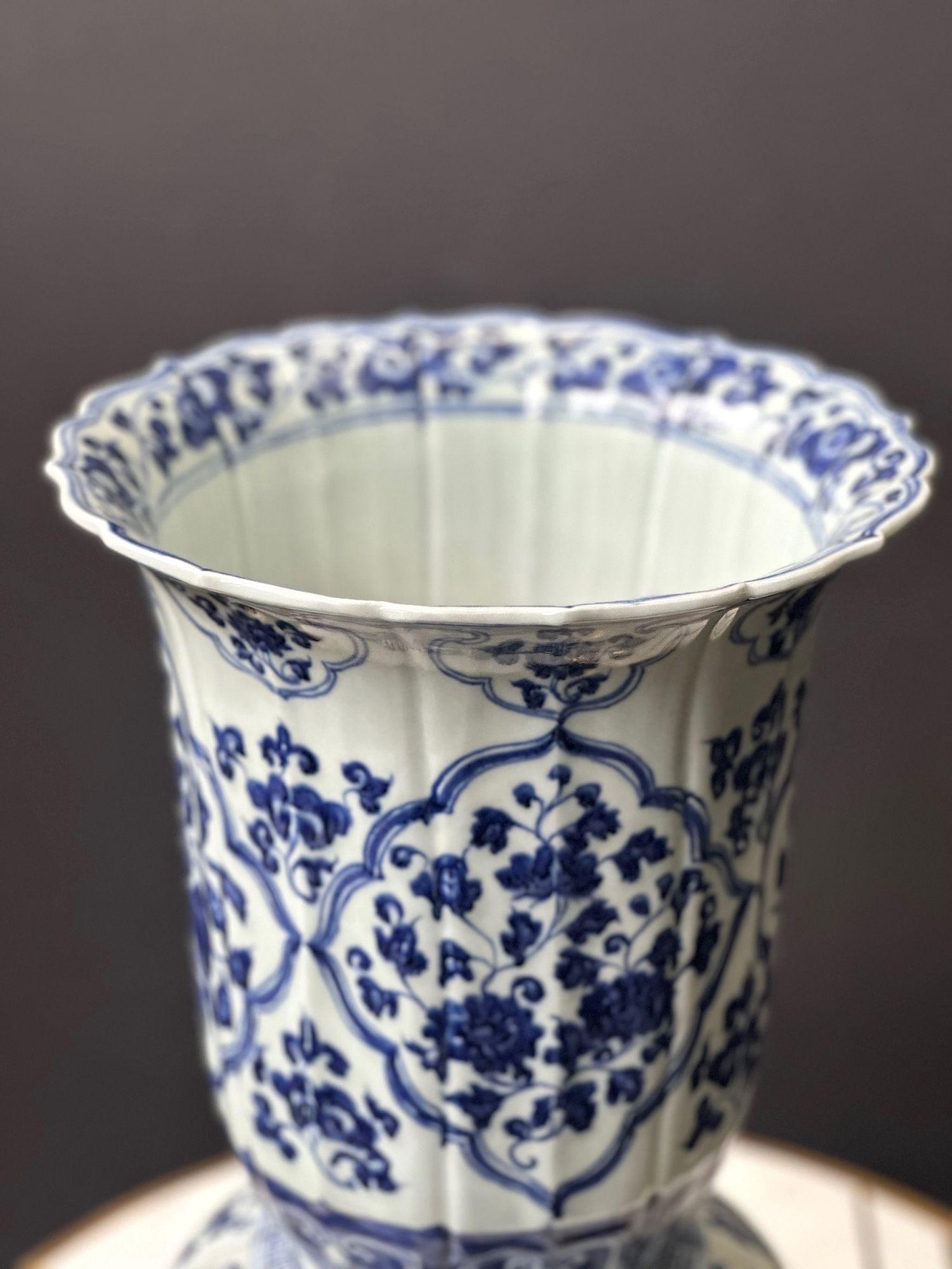 18th Century and Earlier 18th Century Chinese White Porcelain Vase For Sale