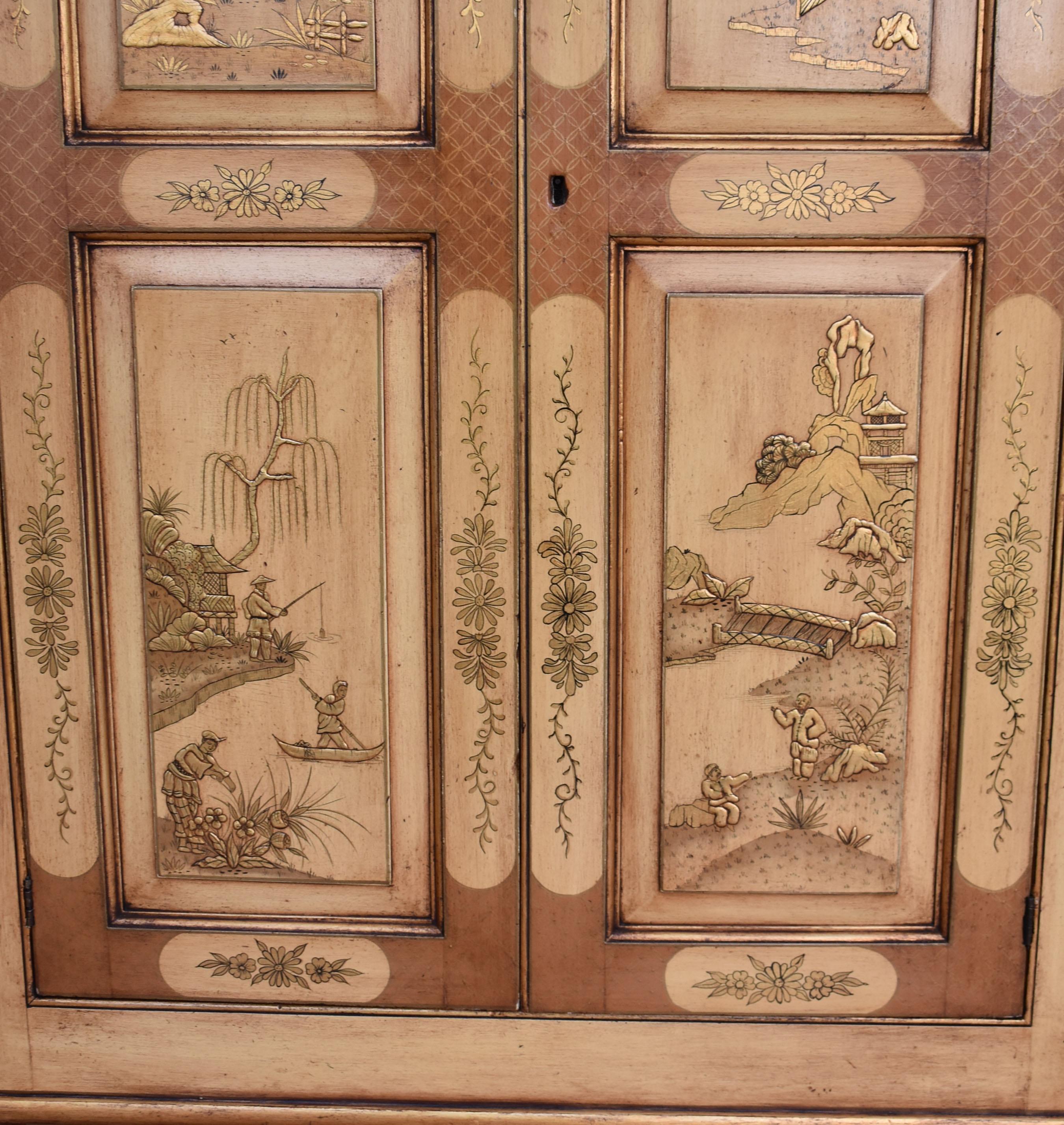 Armoire d'angle chinoiseries du XVIIIe siècle en vente 3