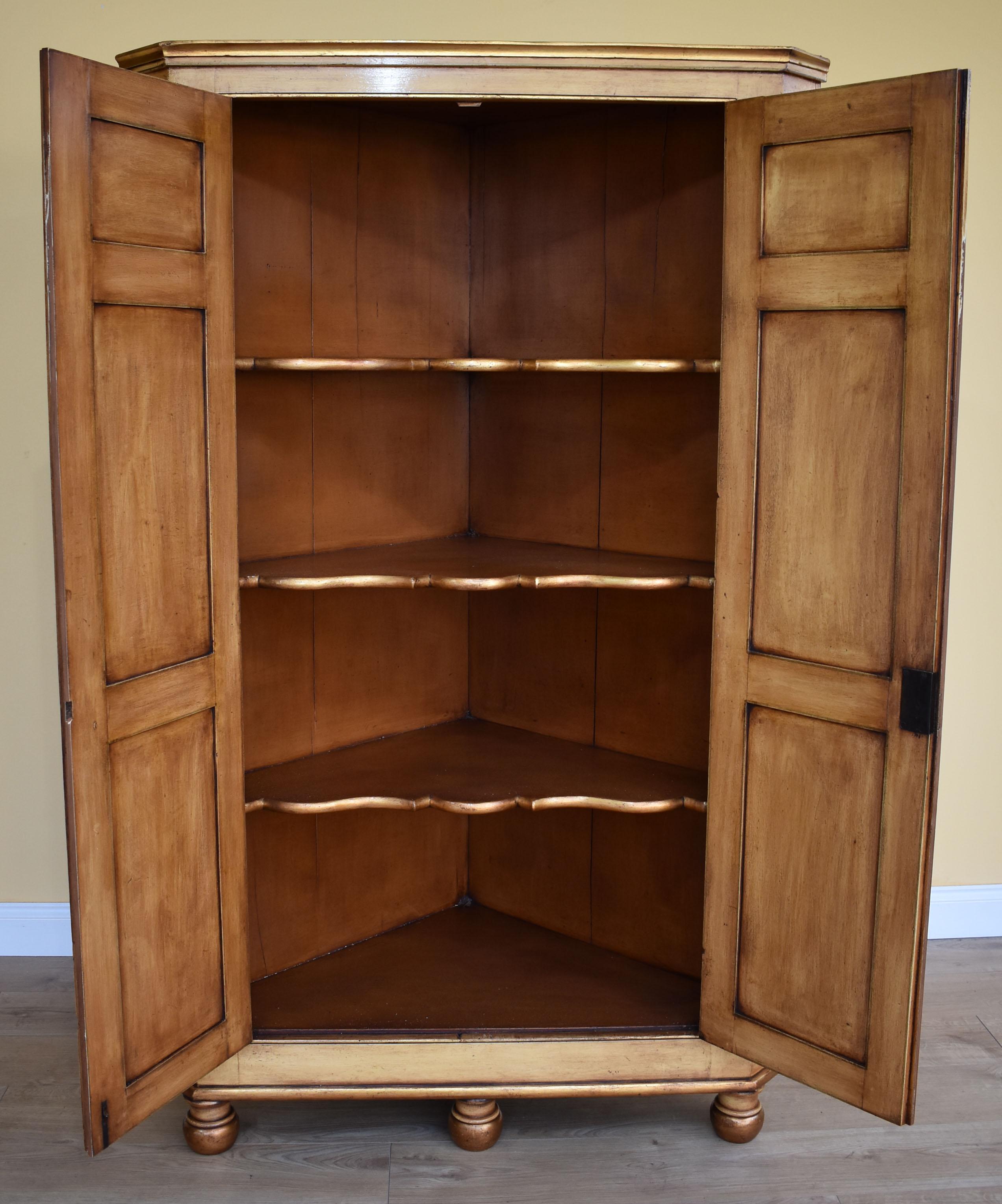 18th Century Chinoiserie Corner Cupboard For Sale 6