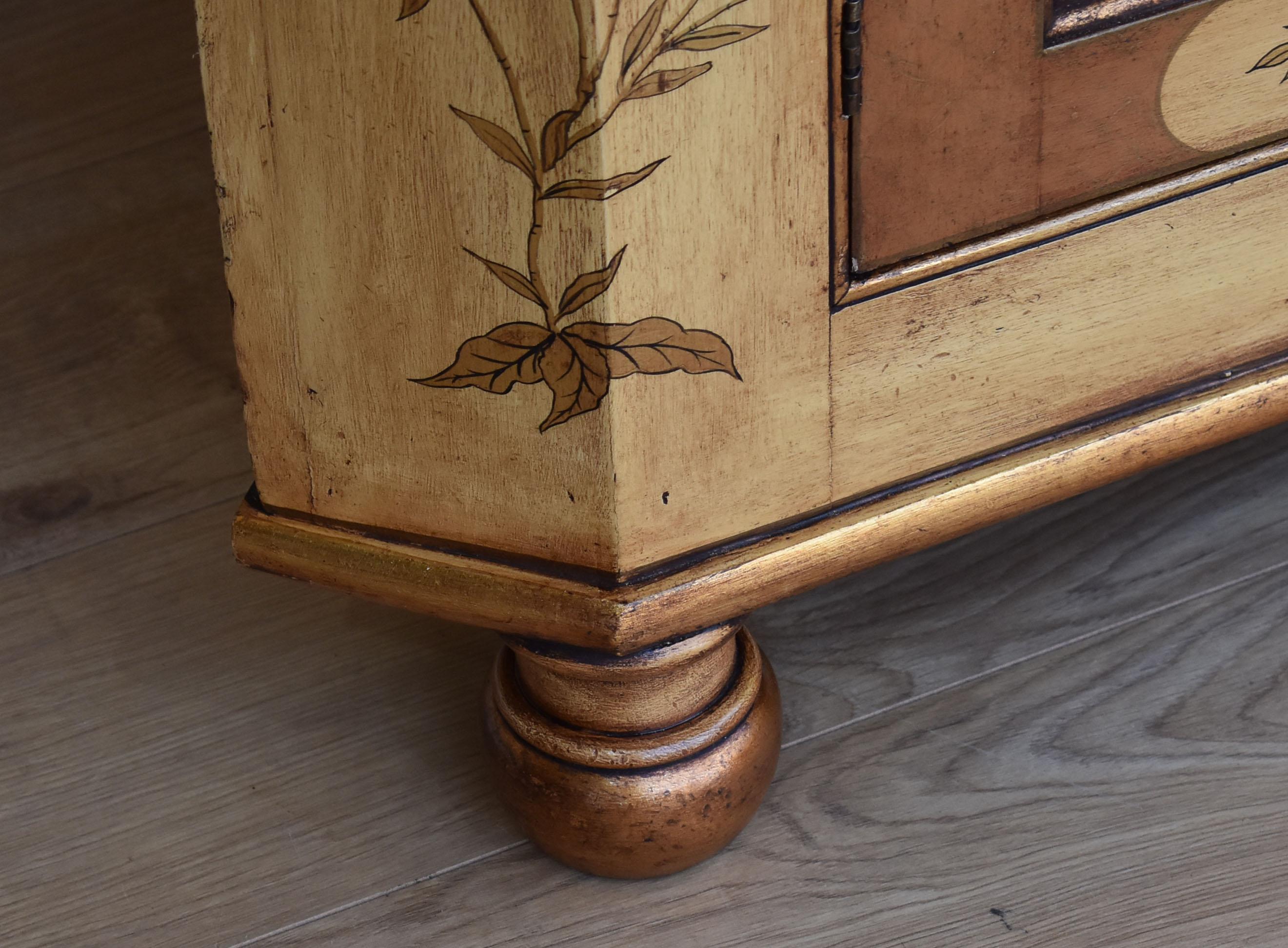 18th Century Chinoiserie Corner Cupboard For Sale 7