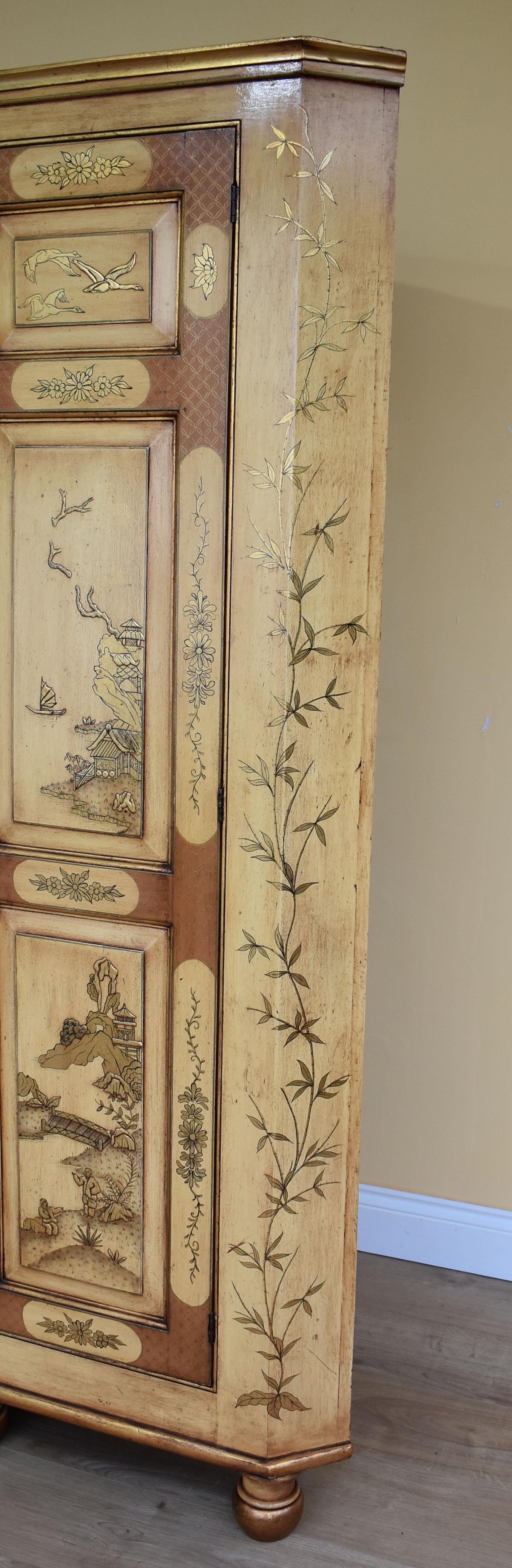 18th Century Chinoiserie Corner Cupboard For Sale 11