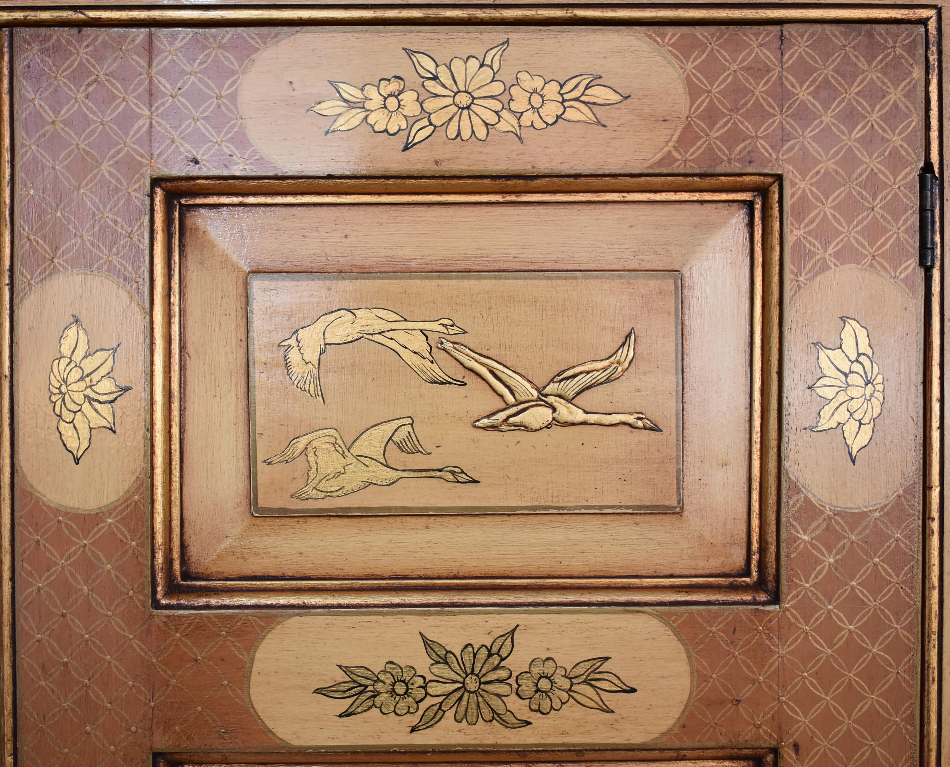 Dipinto a mano Credenza angolare Chinoiserie del XVIII secolo in vendita