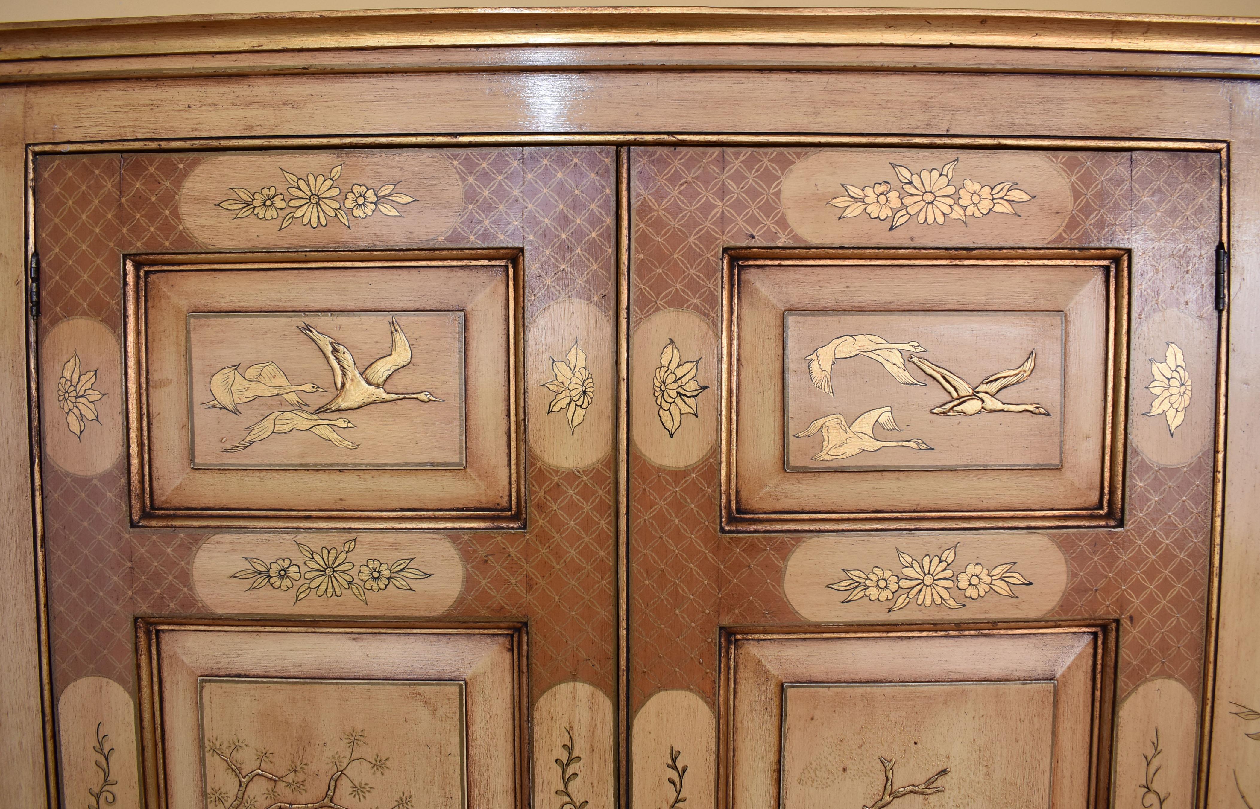 18th Century Chinoiserie Corner Cupboard In Good Condition For Sale In Chelmsford, Essex