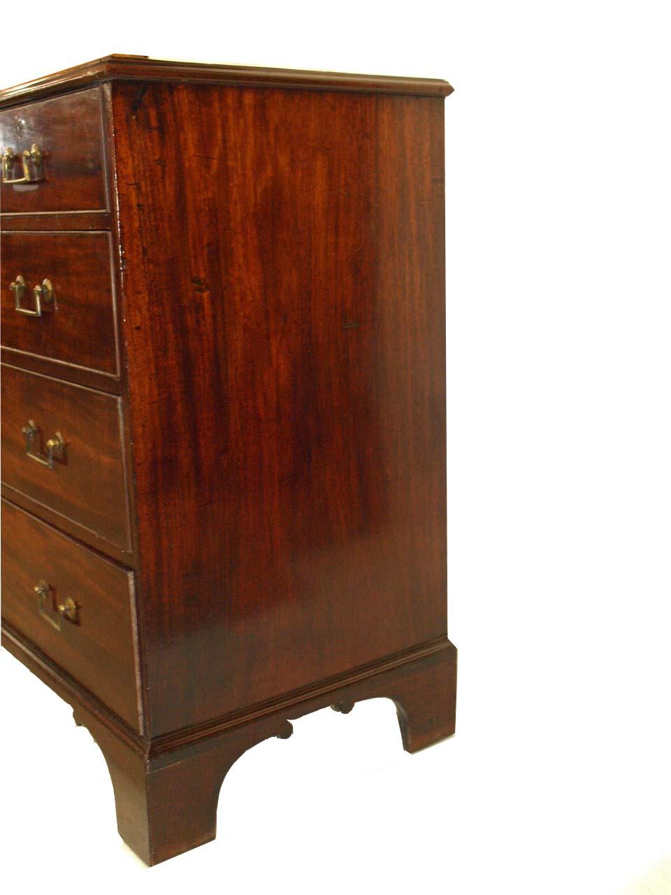 English 18th Century Chippendale Chest of Drawers For Sale