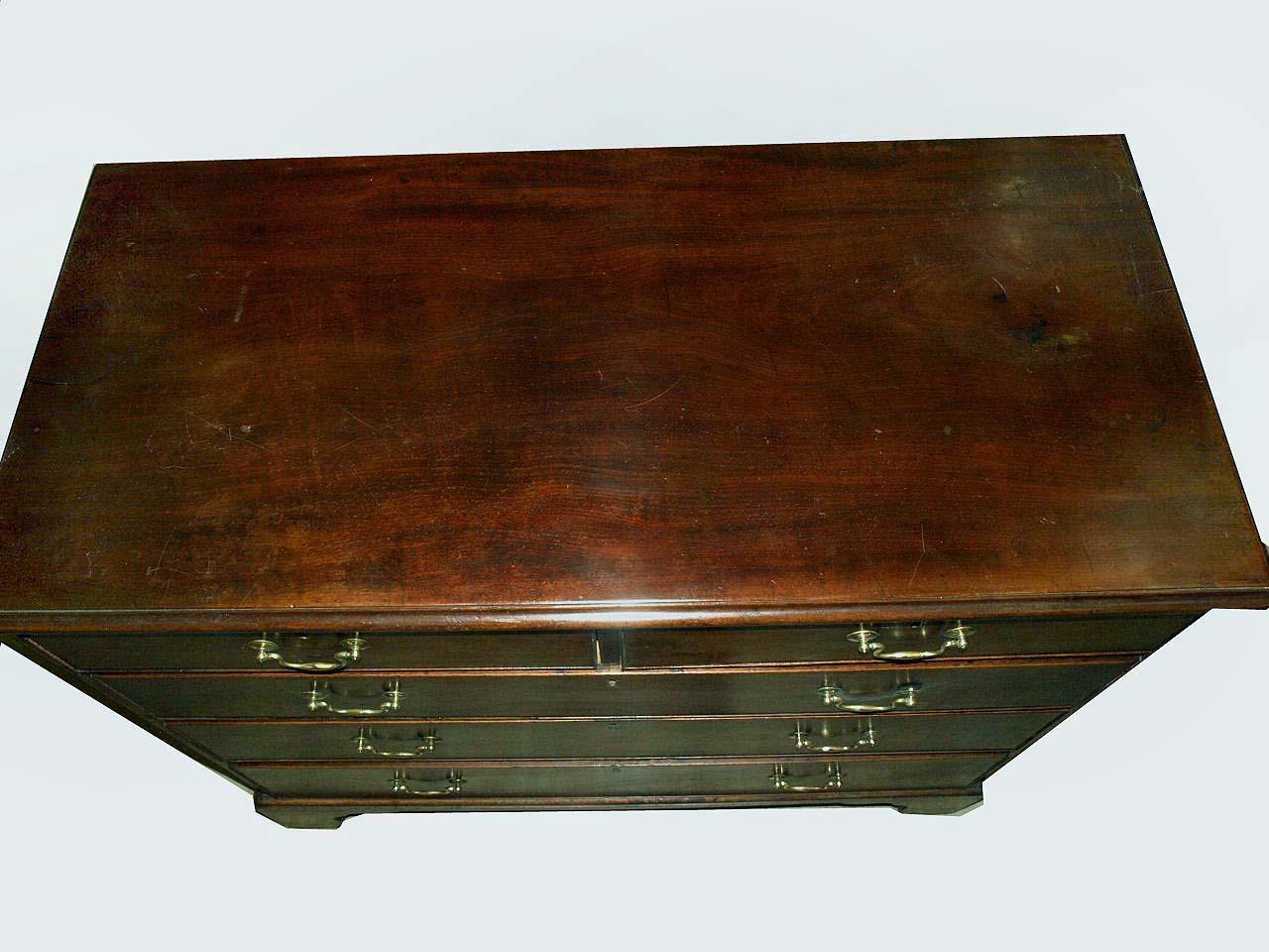 18th Century Chippendale Chest of Drawers For Sale 1