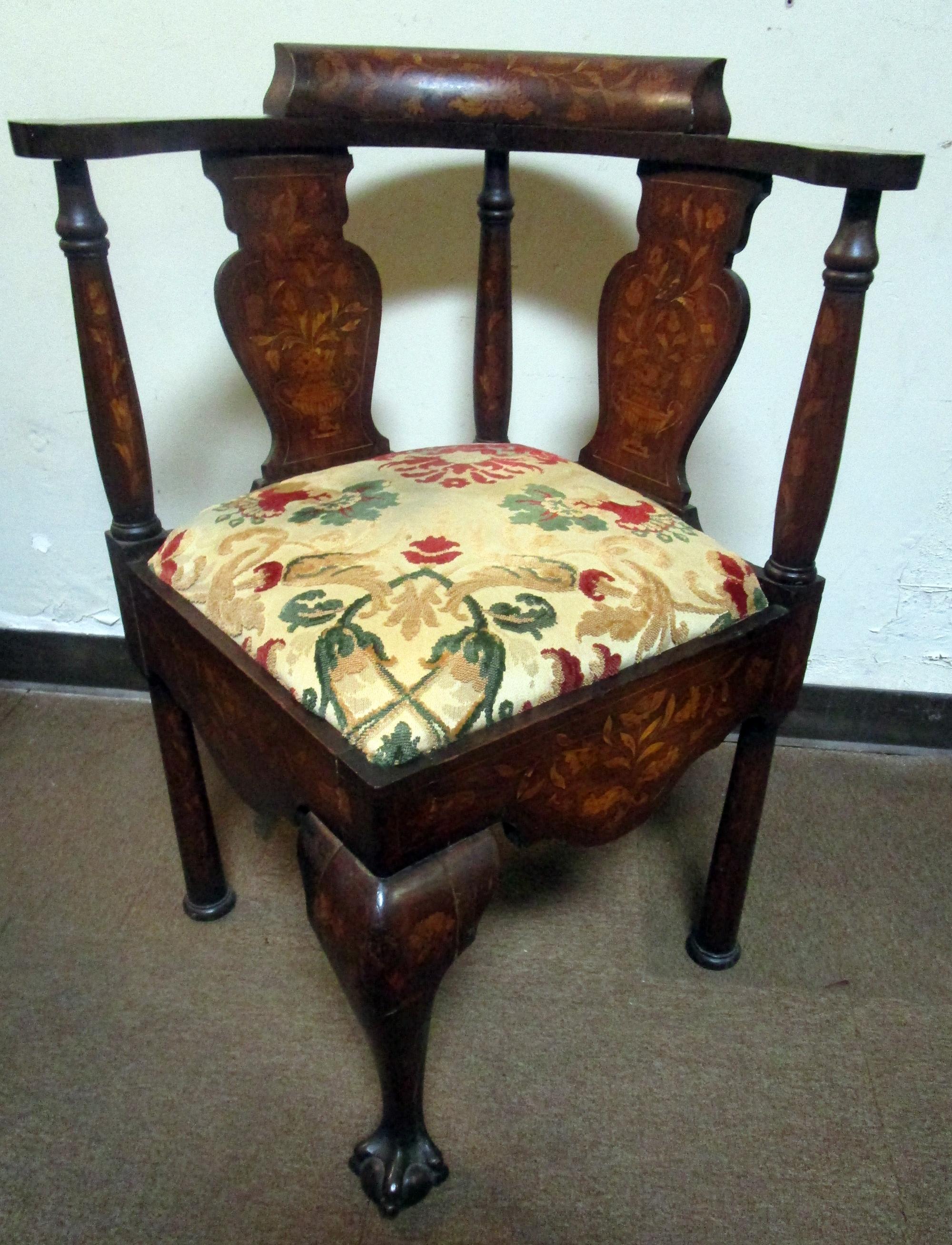 18th Century Chippendale Corner Chair with Marquetry Inlay For Sale 9