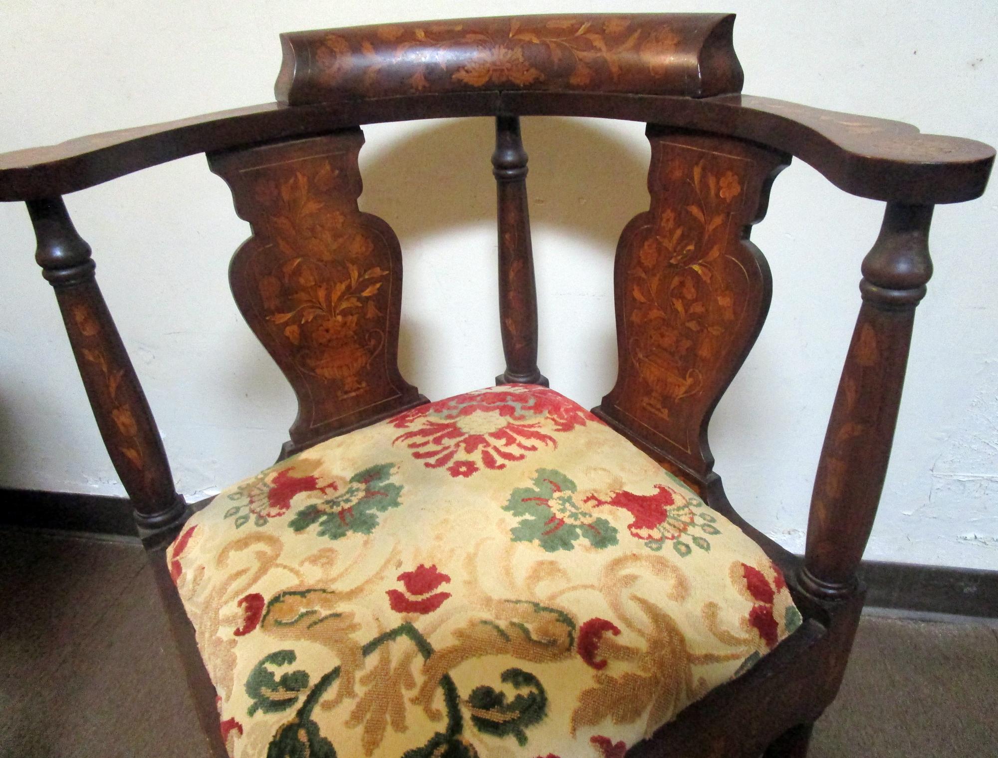 18th Century Chippendale Corner Chair with Marquetry Inlay In Good Condition For Sale In Savannah, GA