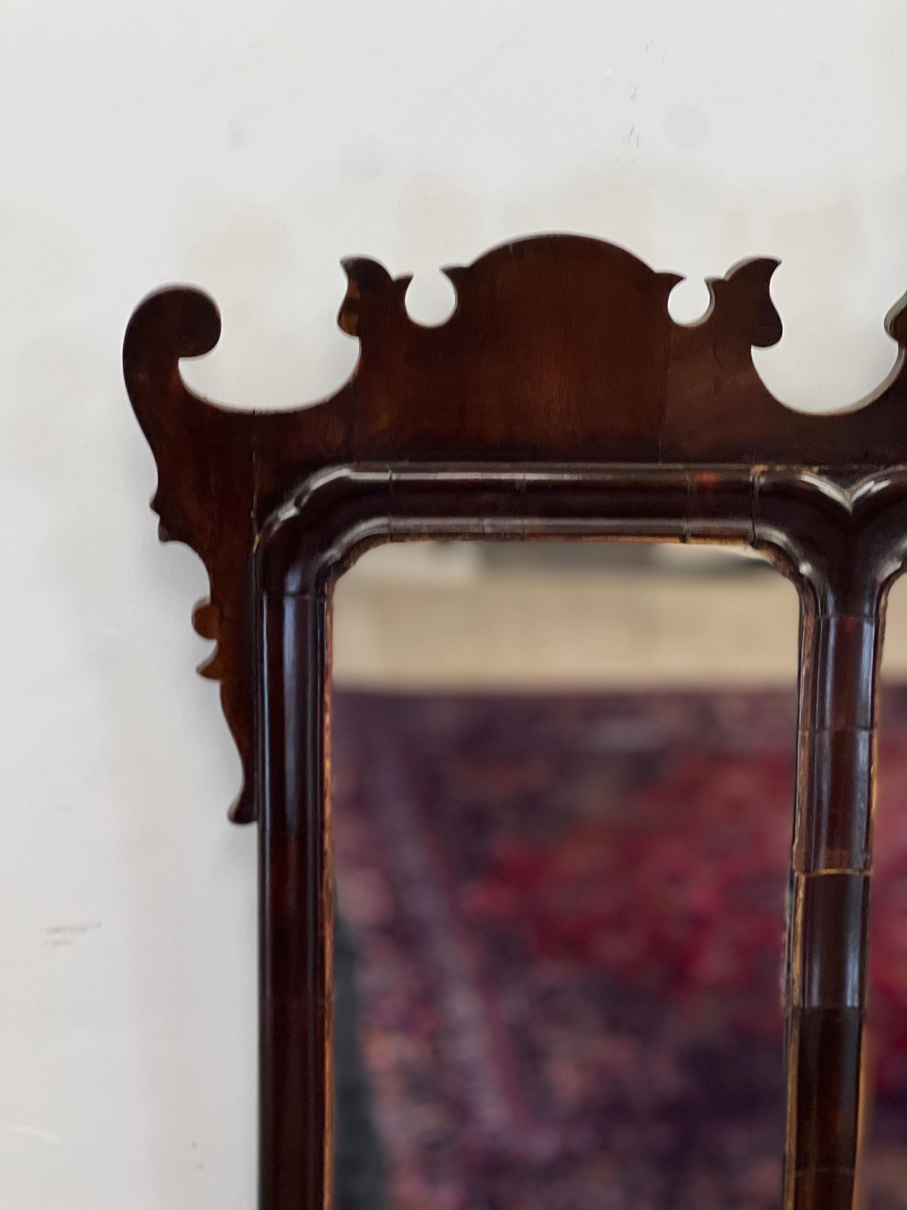 Milieu du XVIIIe siècle Miroir de cheminée anglais du 18ème siècle de style Chippendale appartenant à Lord Hillingdon en vente