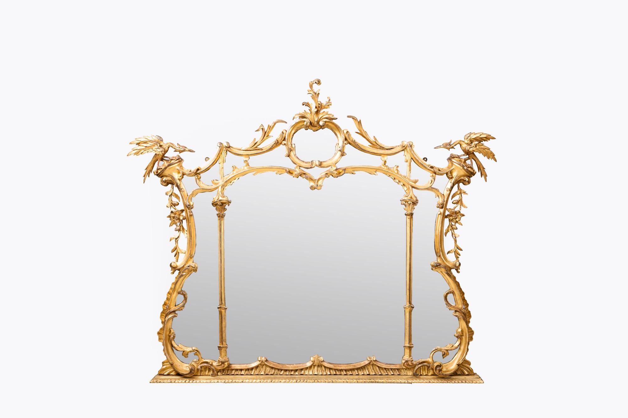Européen Miroir de cheminée Chippendale du 18e siècle avec cadre doré en vente