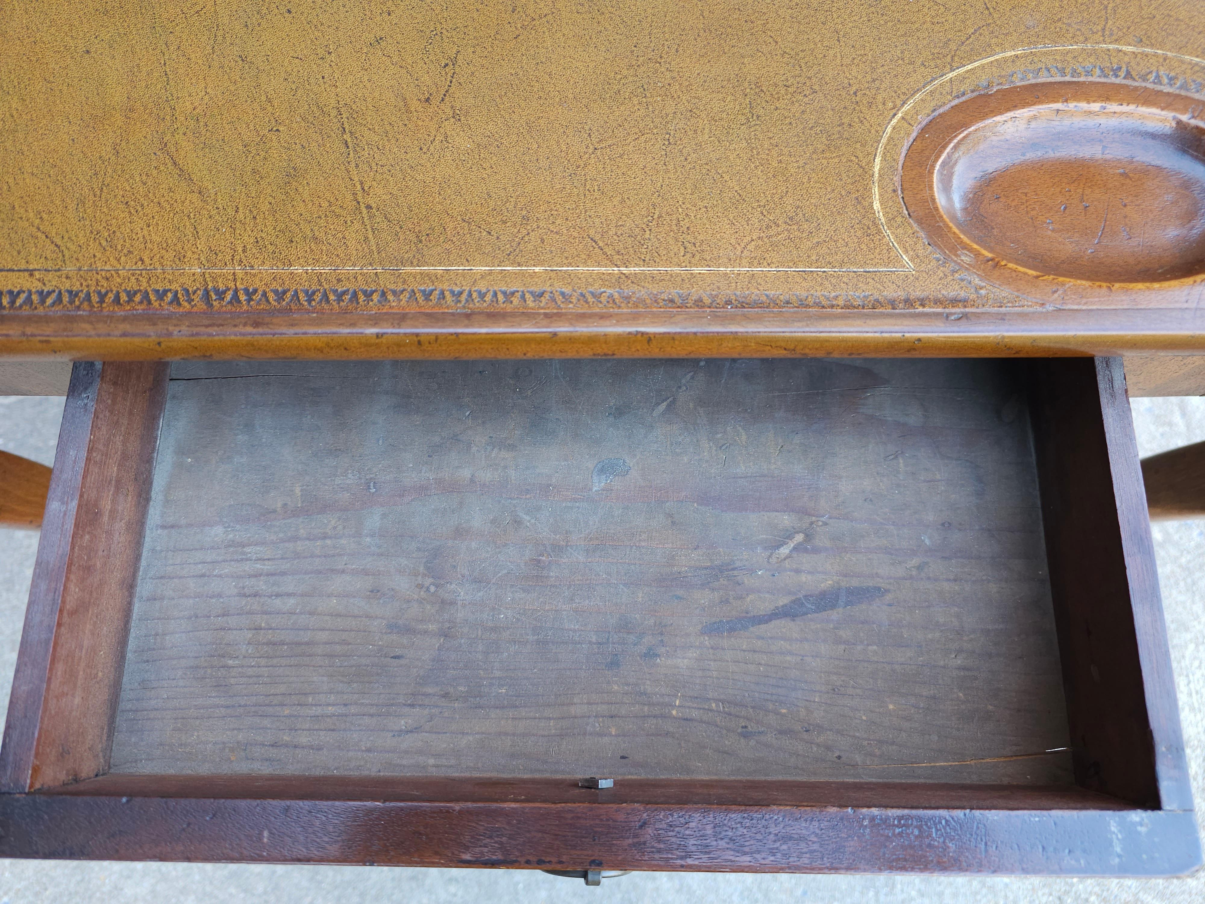 Chippendale-Spieltisch aus Mahagoni und bearbeitetem Leder mit gefalteter Platte aus dem 18. Jahrhundert   im Angebot 8