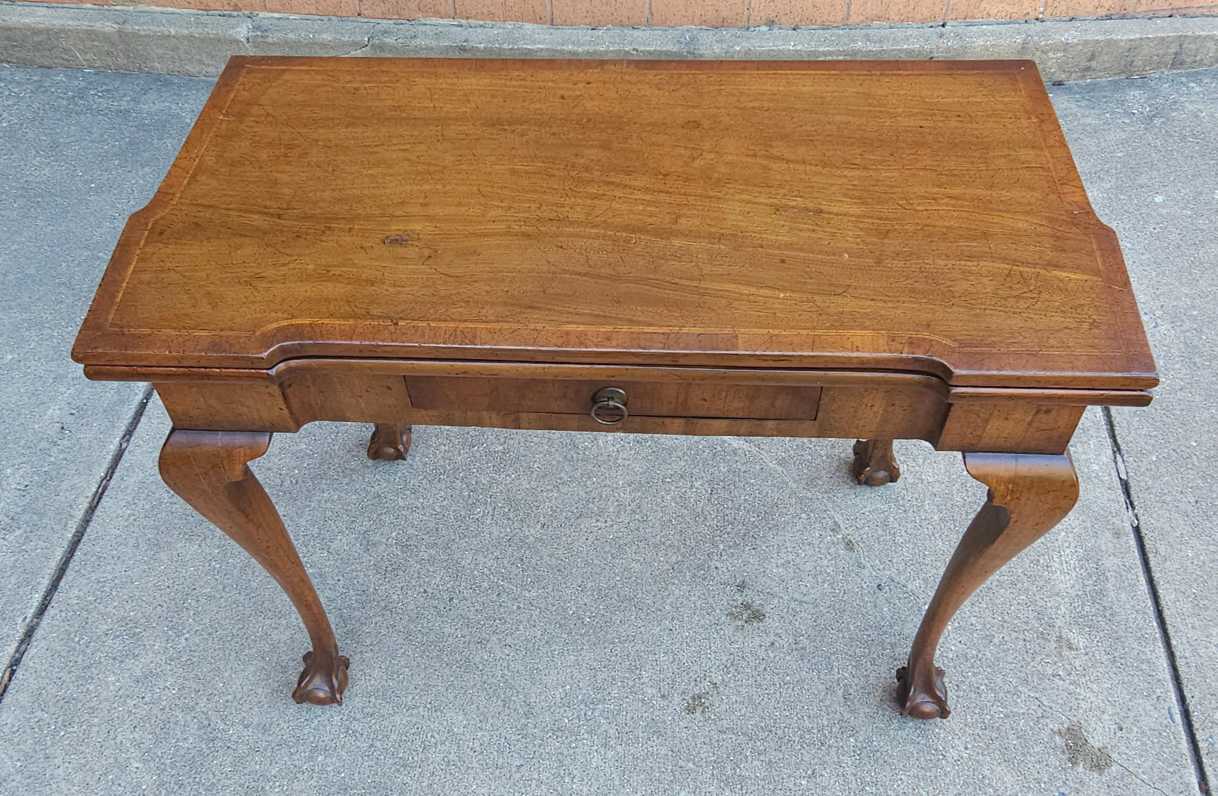 Chippendale-Spieltisch aus Mahagoni und bearbeitetem Leder mit gefalteter Platte aus dem 18. Jahrhundert   im Angebot 9