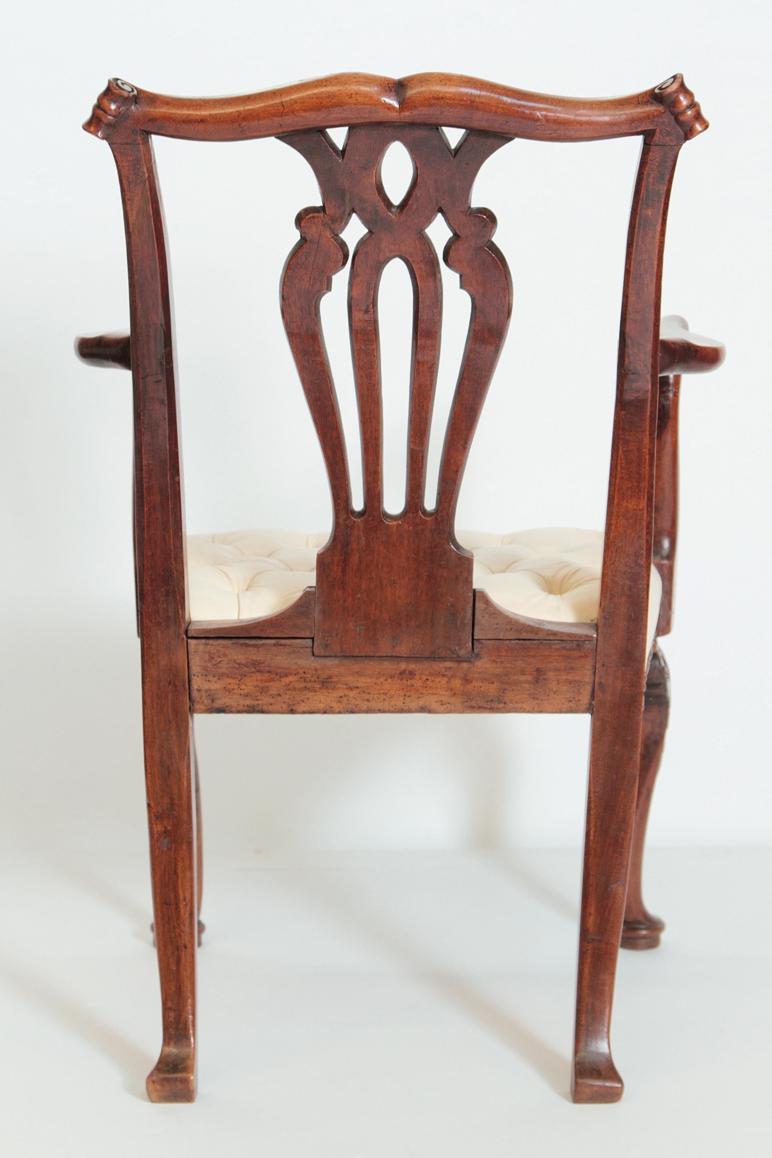 Hand-Carved 18th Century Chippendale Mahogany Armchair For Sale