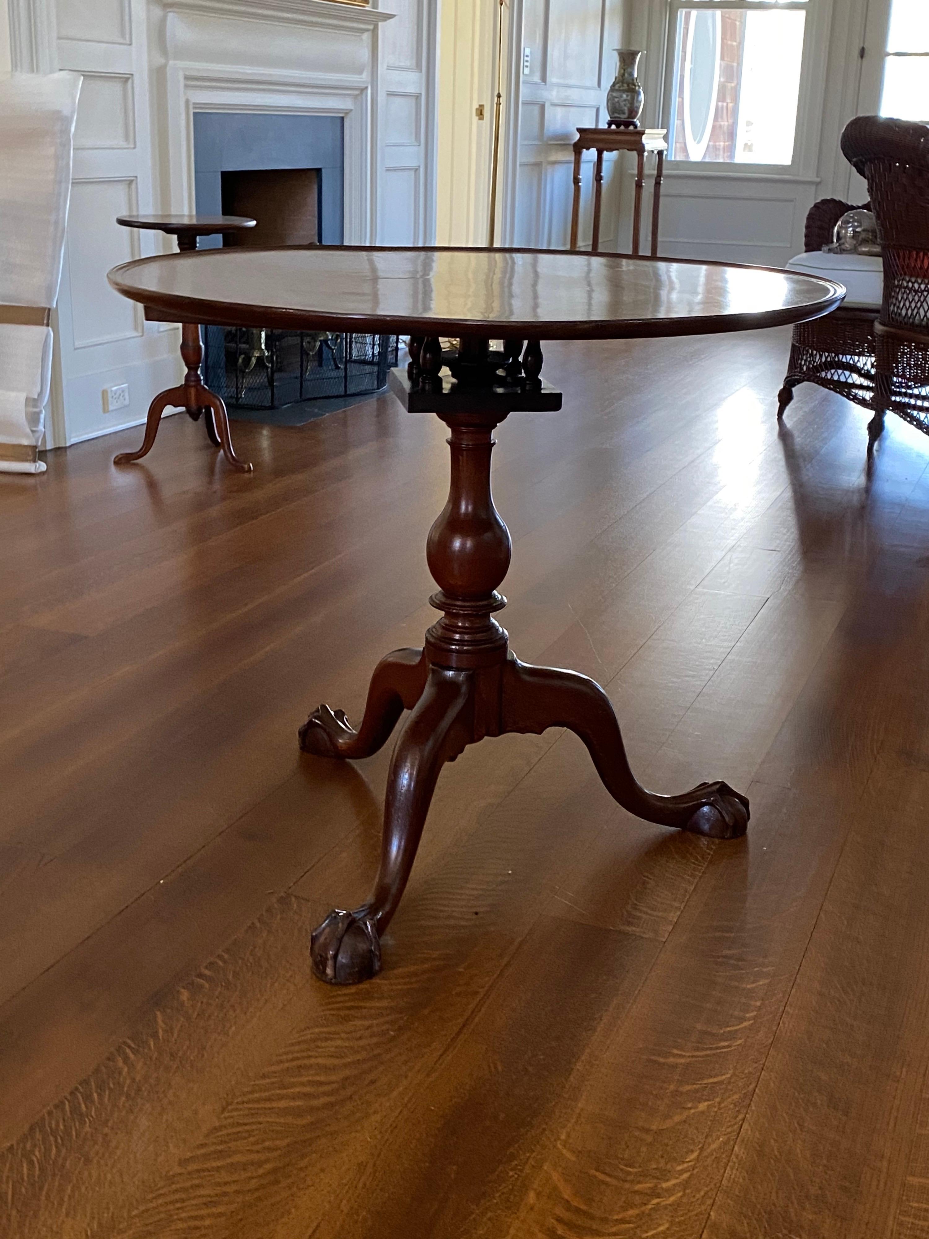 18th Century Chippendale Mahogany Dished Tilt-Top Tea Table, circa 1775 In Good Condition For Sale In Southampton, NY
