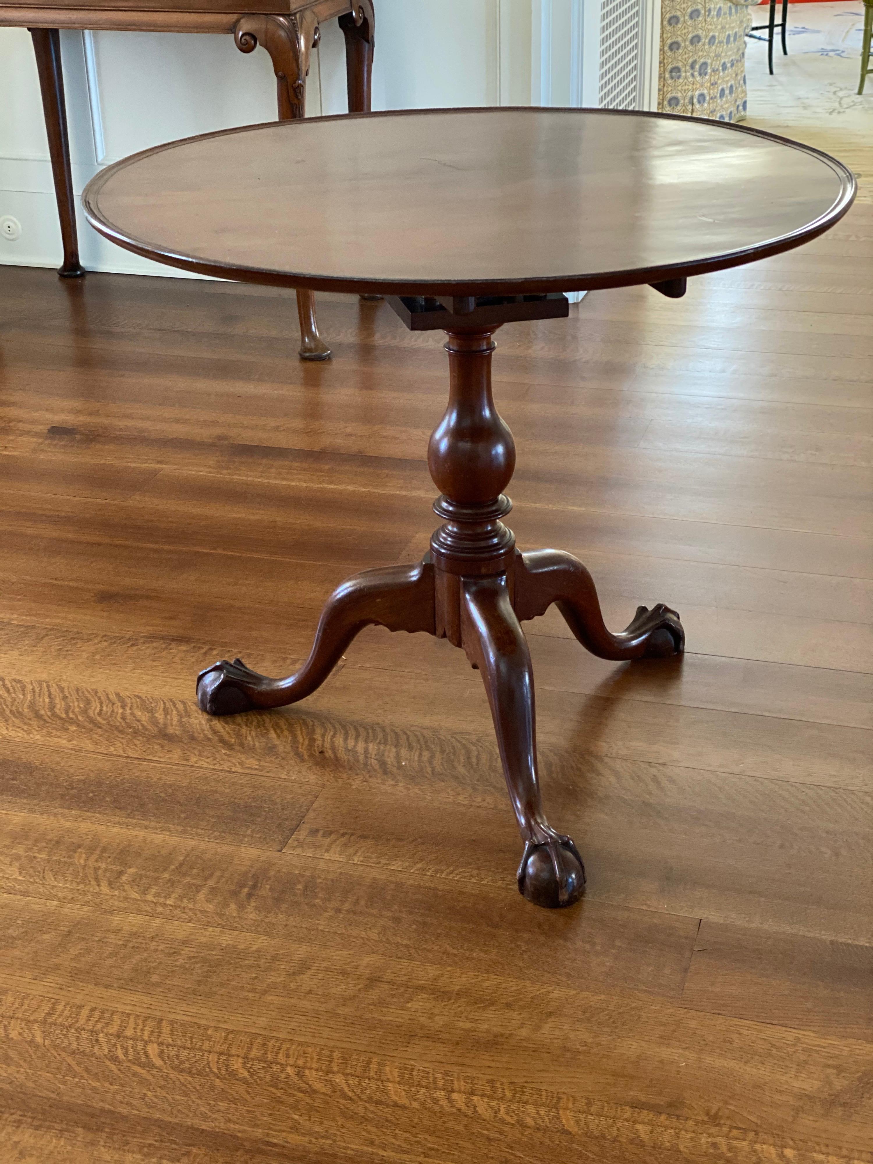 18th Century Chippendale Mahogany Dished Tilt-Top Tea Table, circa 1775 For Sale 2