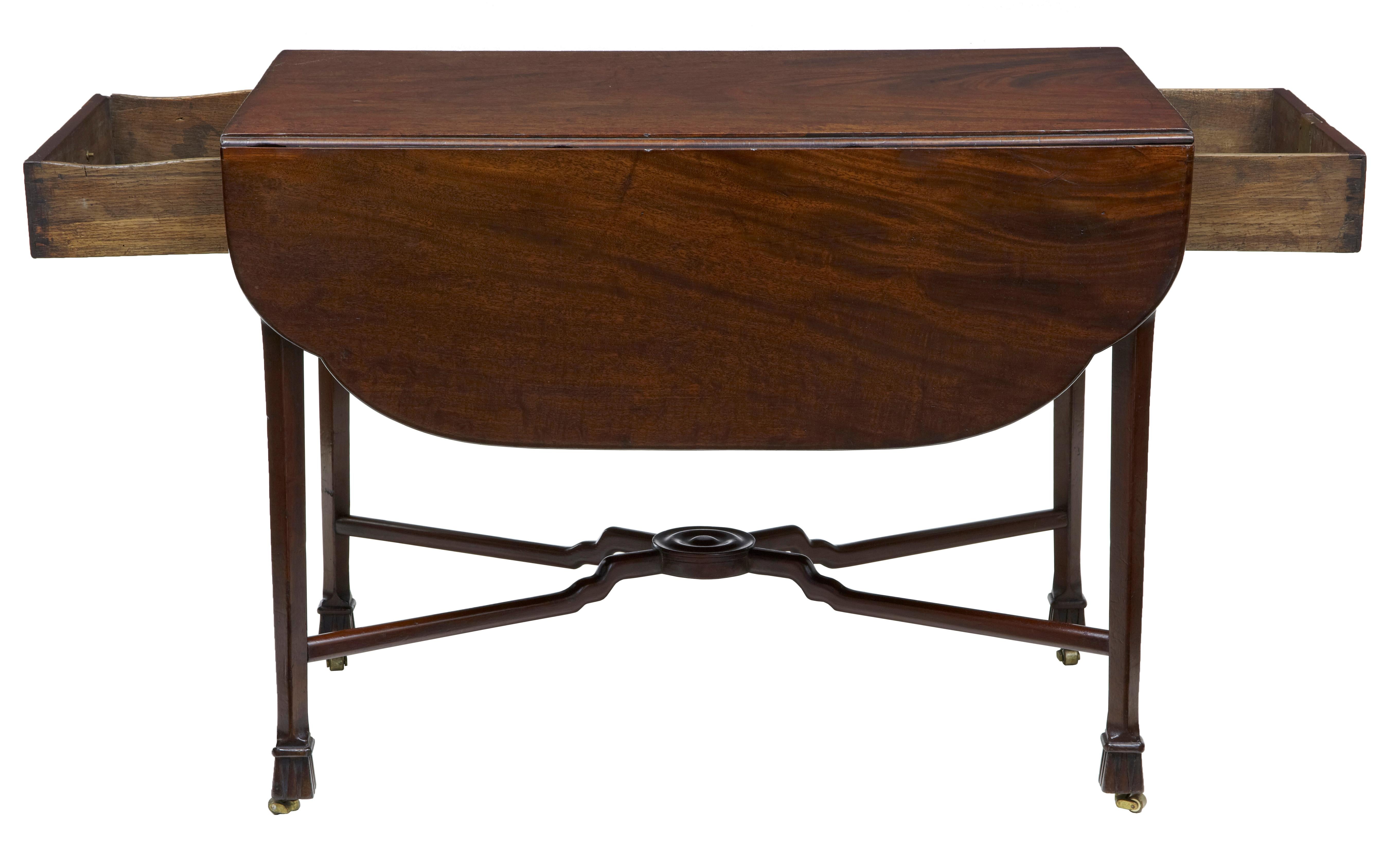 18th century chippendale mahogany pembroke table, circa 1770.

Here present a chippendale period pembroke table made in the finest mahogany.

Shaped drop leaves open to for a flame mahogany top. Drawer fitted with later brass swan neck handle on
