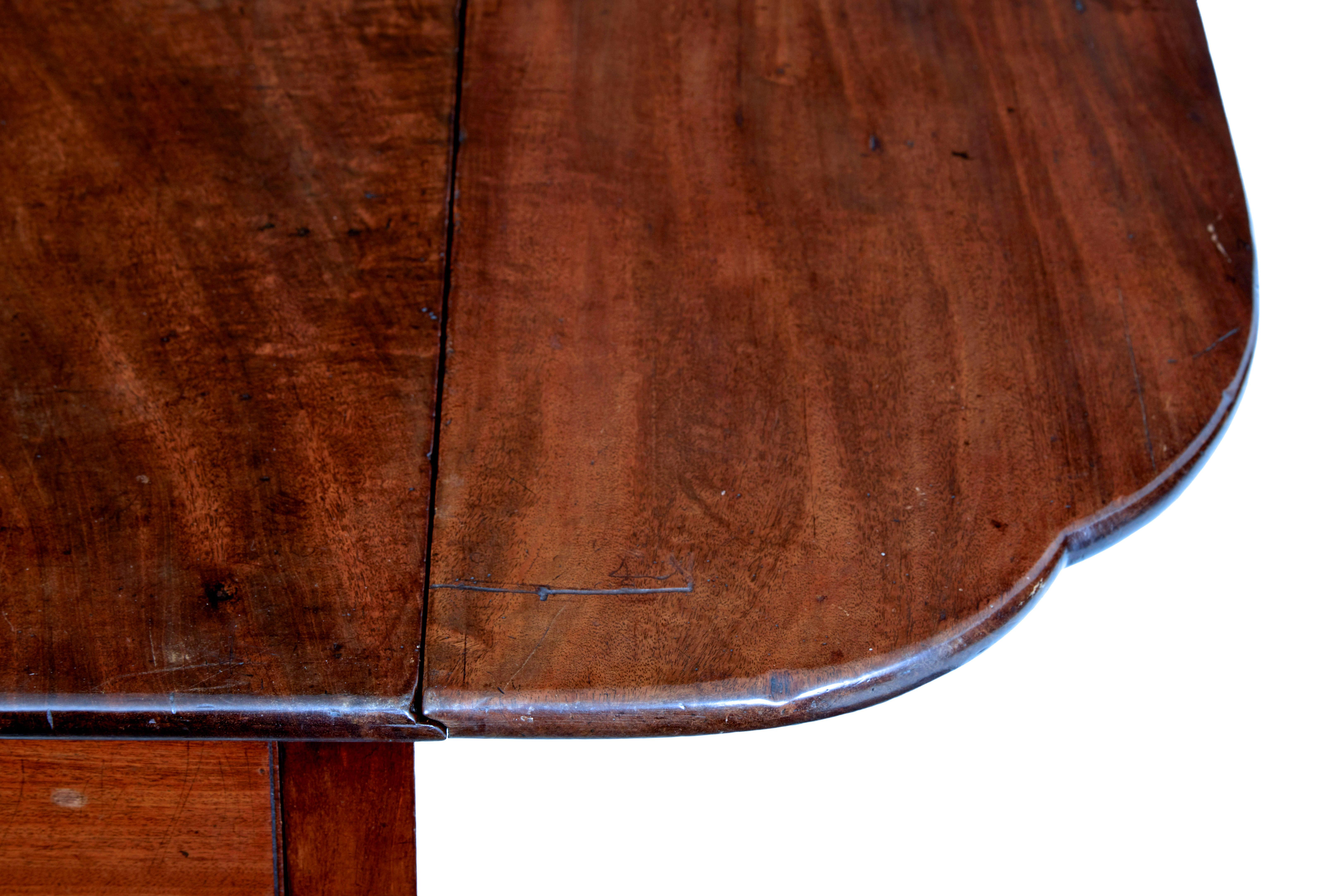 Acajou Table de pembroke en acajou Chippendale du 18e siècle en vente
