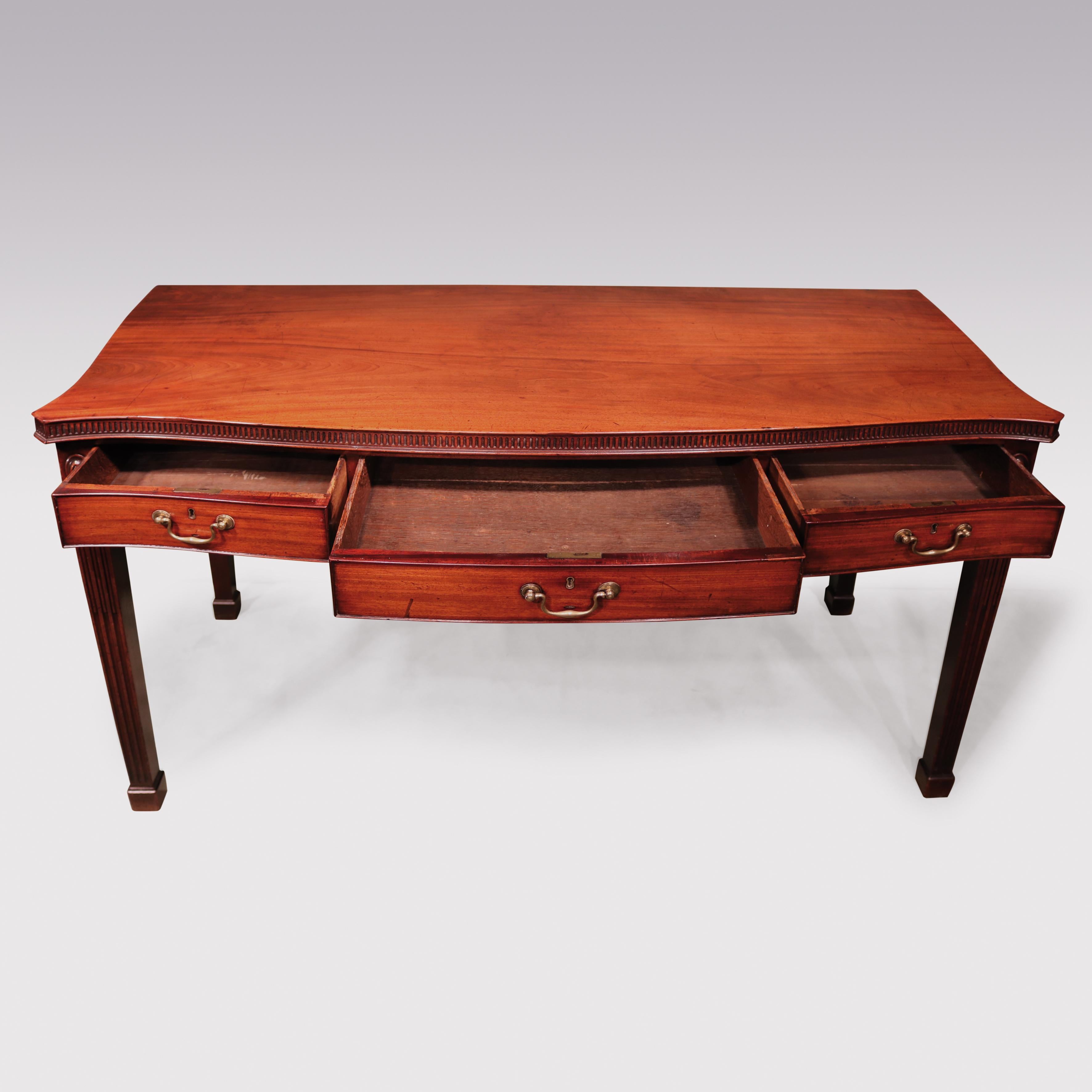 18th Century Chippendale mahogany Serving Table In Good Condition For Sale In London, GB