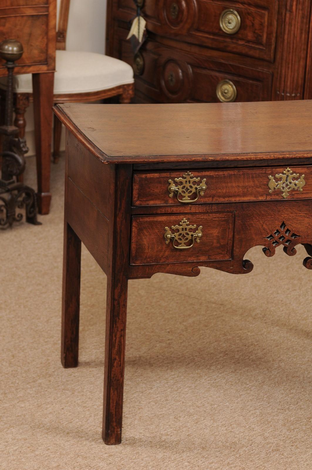 18th Century Chippendale Oak Low Boy with 3 Drawers In Good Condition In Atlanta, GA