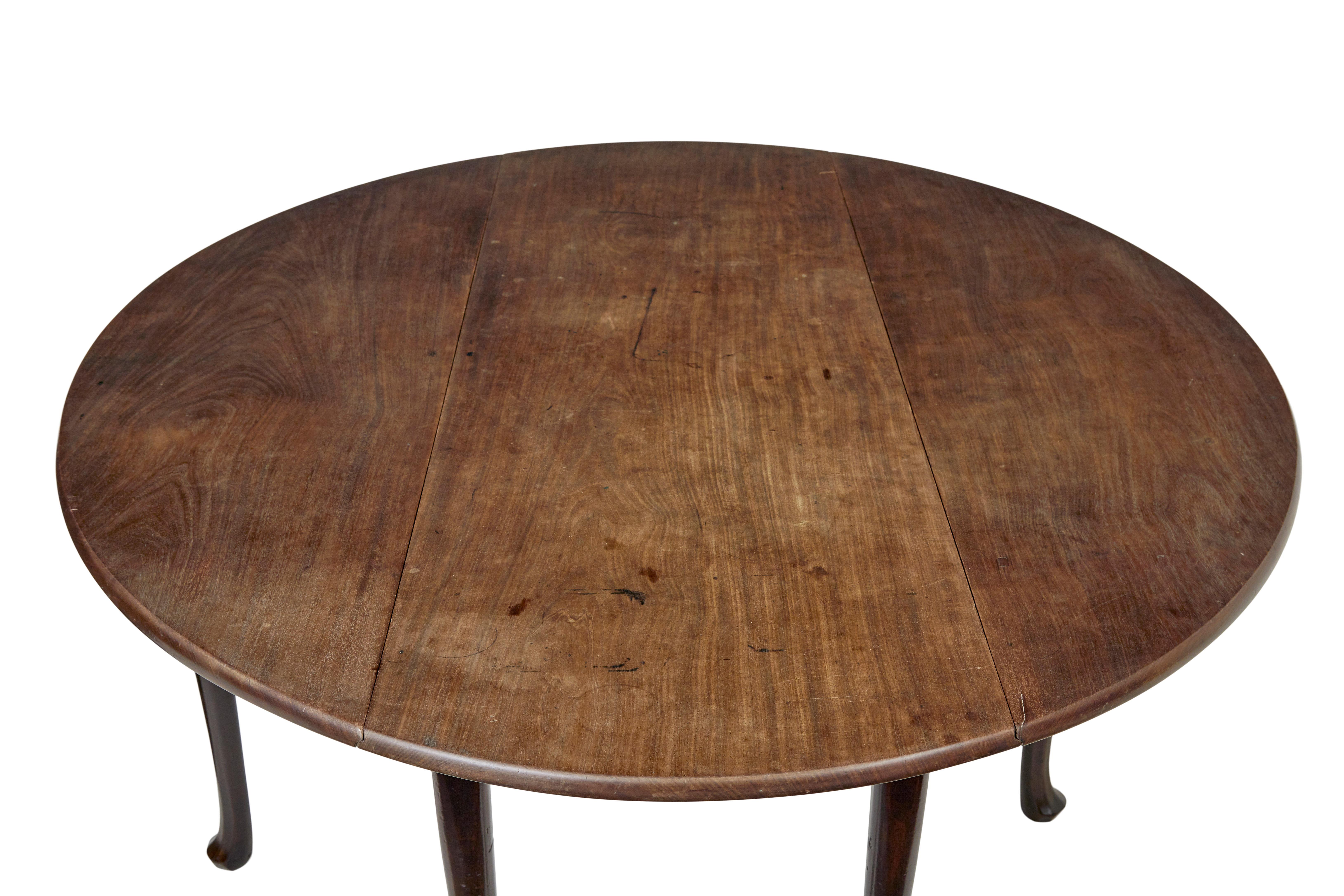 Tavolo da pranzo Chippendale del XVIII secolo con gambe a gomito in vendita 1