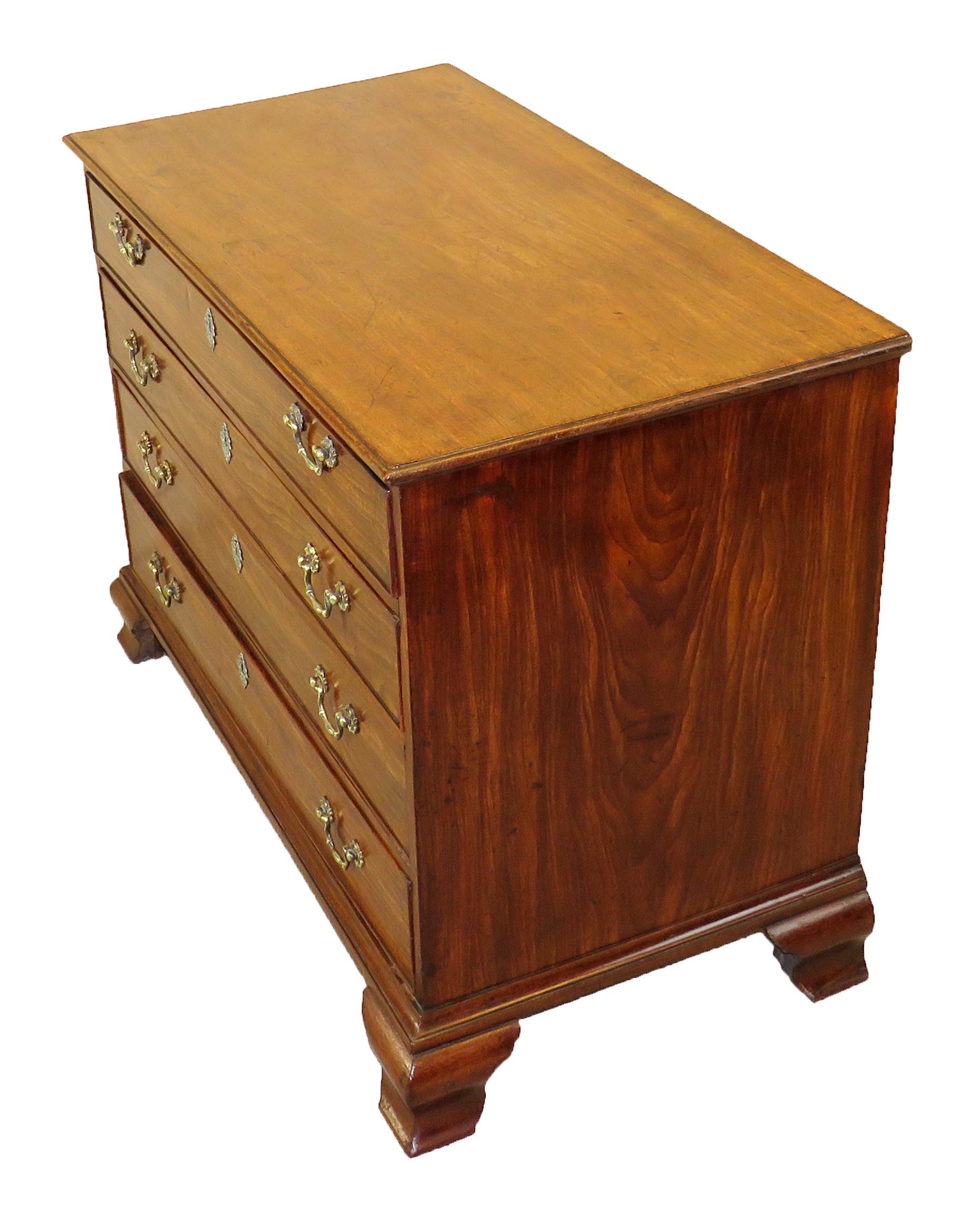 18th Century Chippendale Period Mahogany Chest of Drawers In Good Condition In Bedfordshire, GB