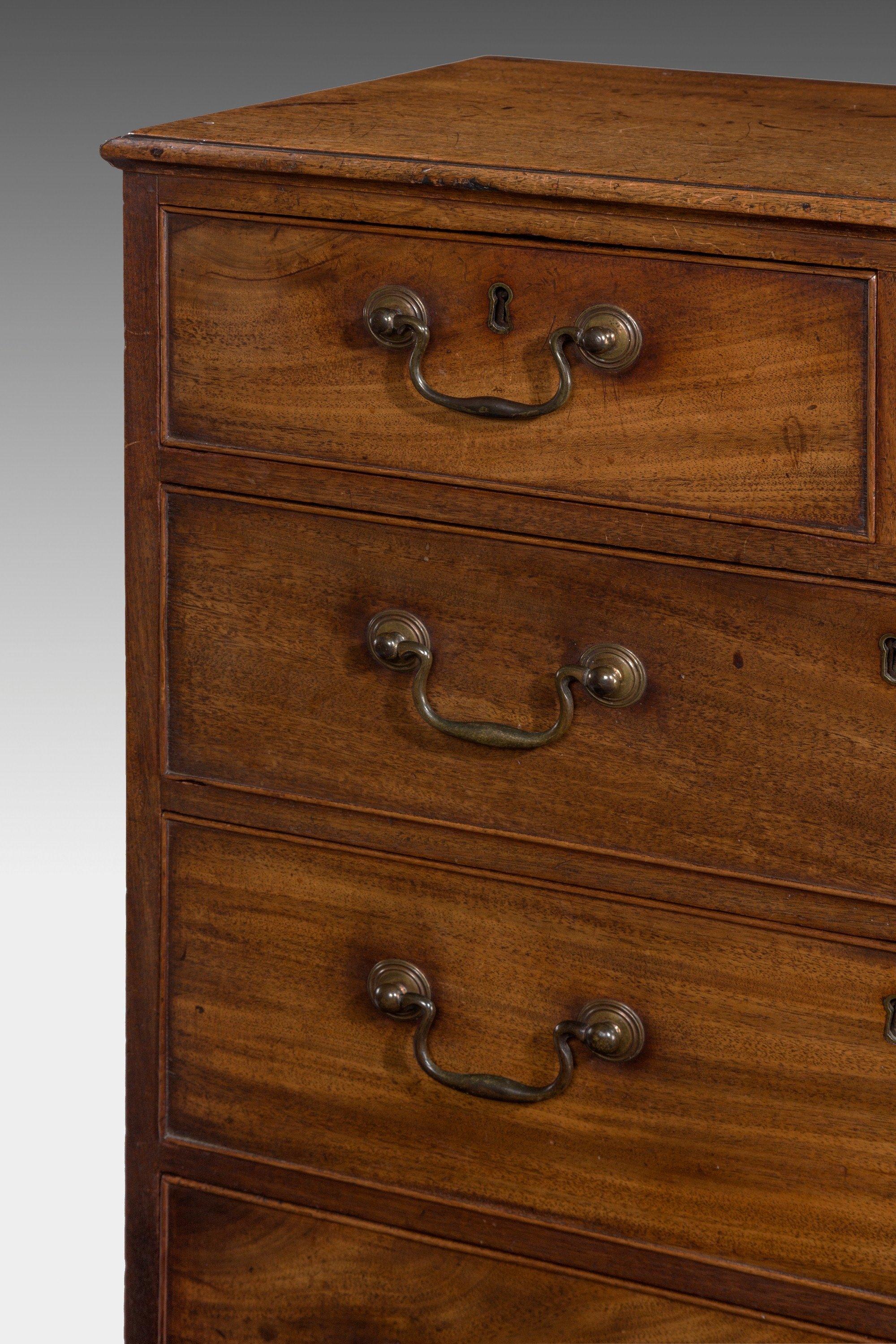 18th Century Chippendale Period Mahogany Chest of Drawers For Sale 2