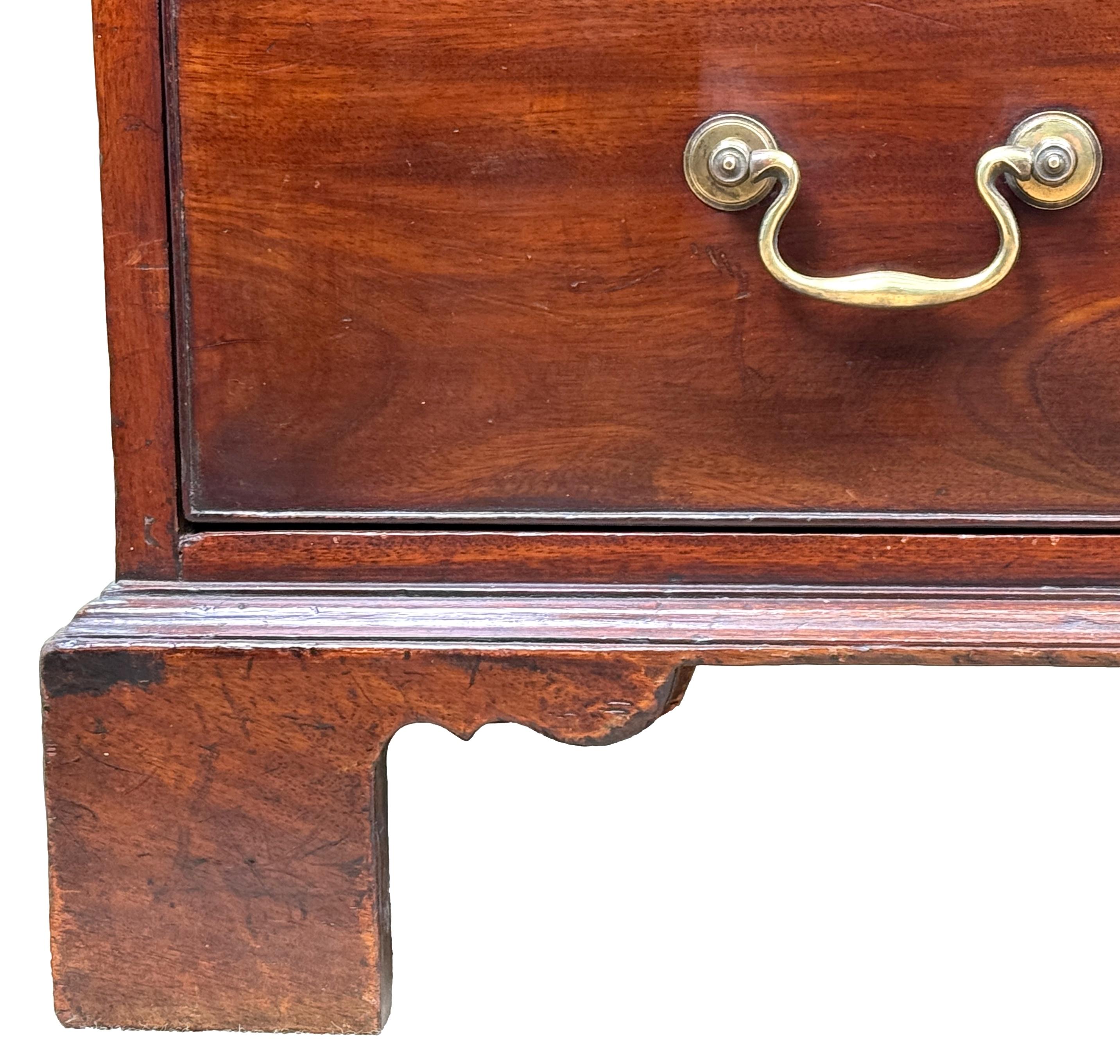 18th Century Chippendale Period Mahogany Chest Of Drawers en venta 1