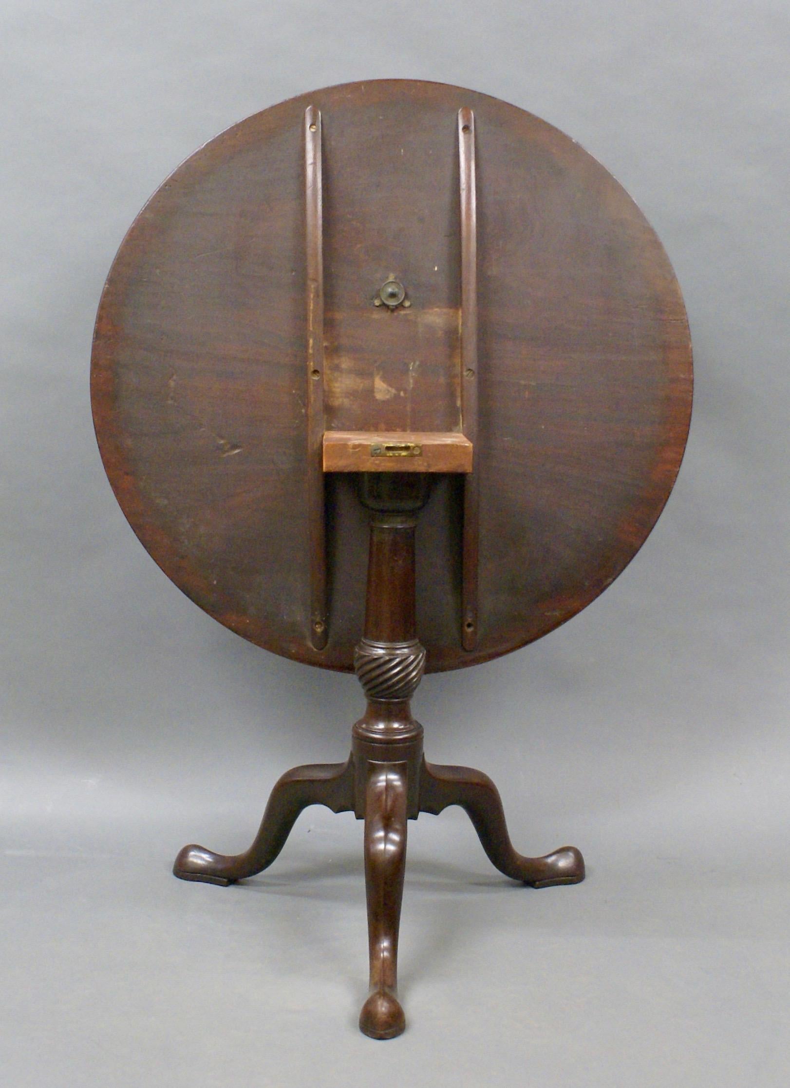 George III 18th Century Chippendale Period Mahogany Tripod Table on Cabriole Base For Sale
