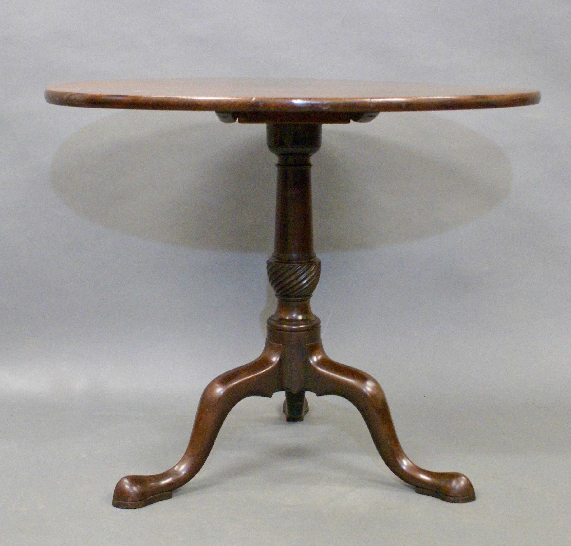18th Century Chippendale Period Mahogany Tripod Table on Cabriole Base In Good Condition For Sale In South Croydon, GB