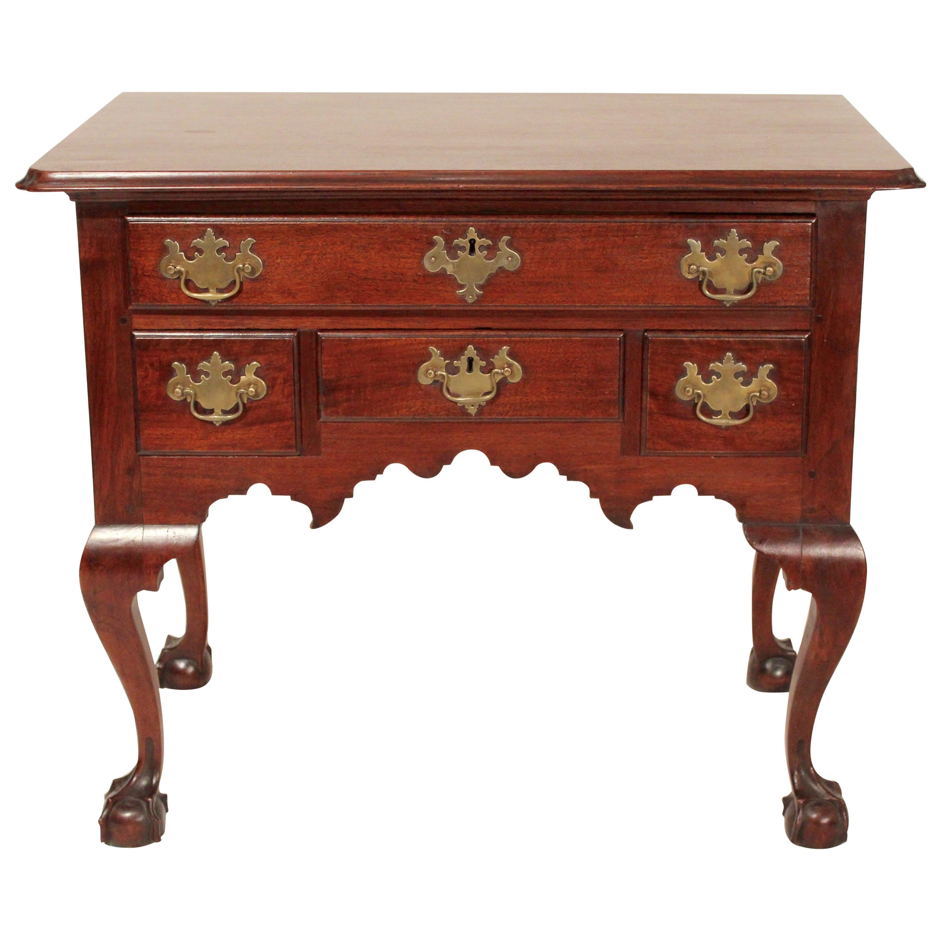 18th Century Chippendale Walnut Dressing Table For Sale