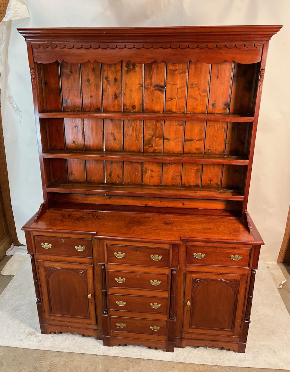 18th Century Classic Welsh Dresser. In Good Condition For Sale In Wilson, NC