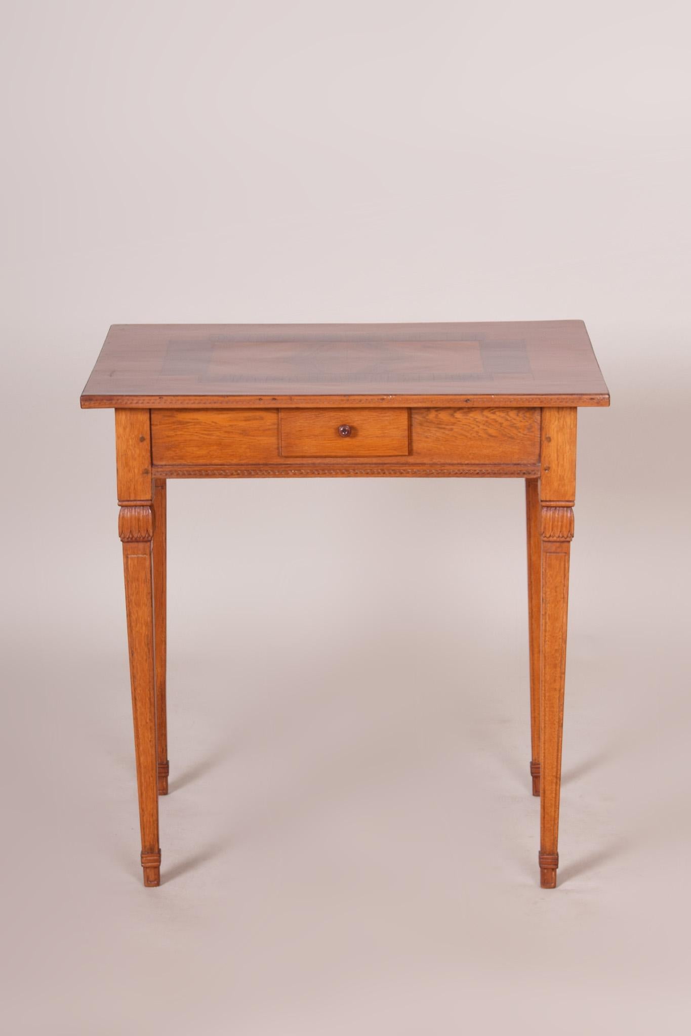 Classicist small card table.
Source: Austria
Period: 1790-1799
Material: Cherry tree.
    