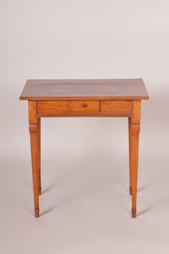 Pequeña mesa de cartas de cerezo marrón clasicista del siglo XVIII, Austria, 1790