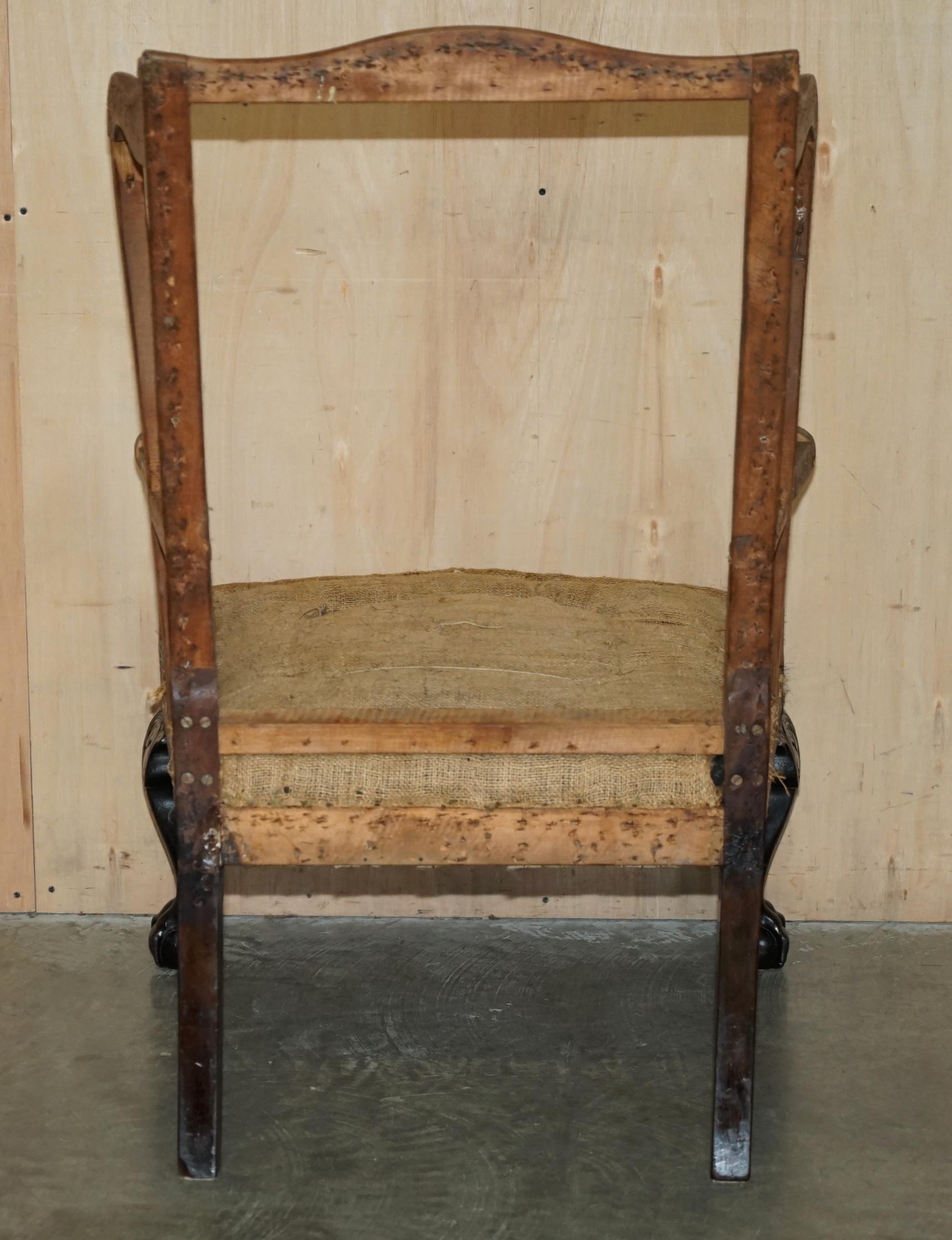 18TH CENTURY CLAW & BALL FEET CARVED ANTiQUE WINGBACK ARMCHAIR FRAME For Sale 6