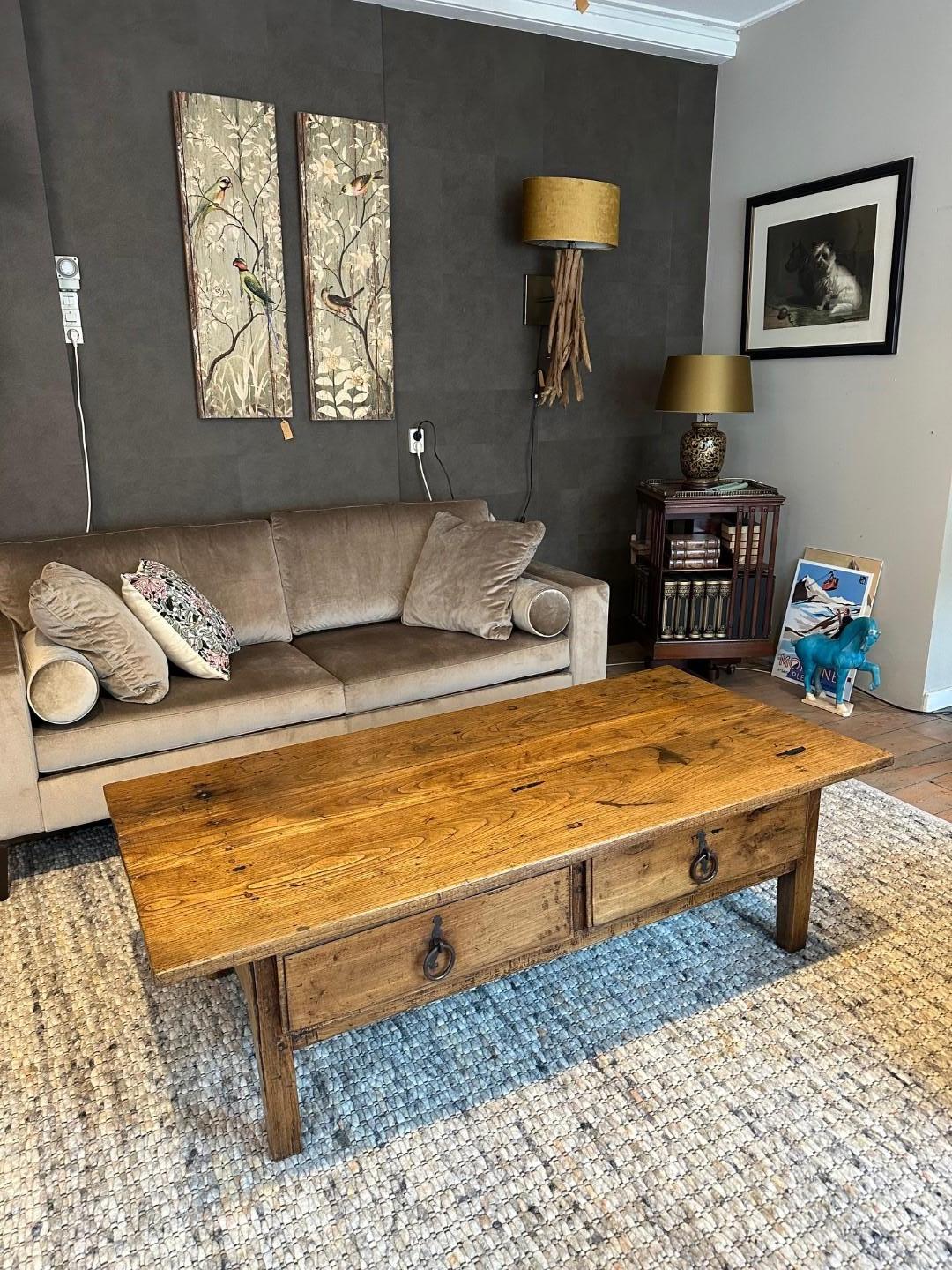 Chestnut 18th Century coffee table For Sale