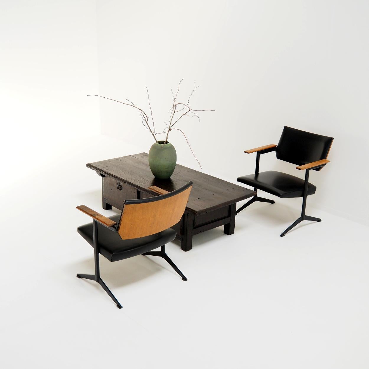Table basse du 18e siècle fabriquée à partir d'une table de banquier ou de marchand en vente 3