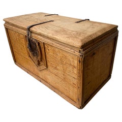 18th-Century Colonial Sabino Wood Trunk