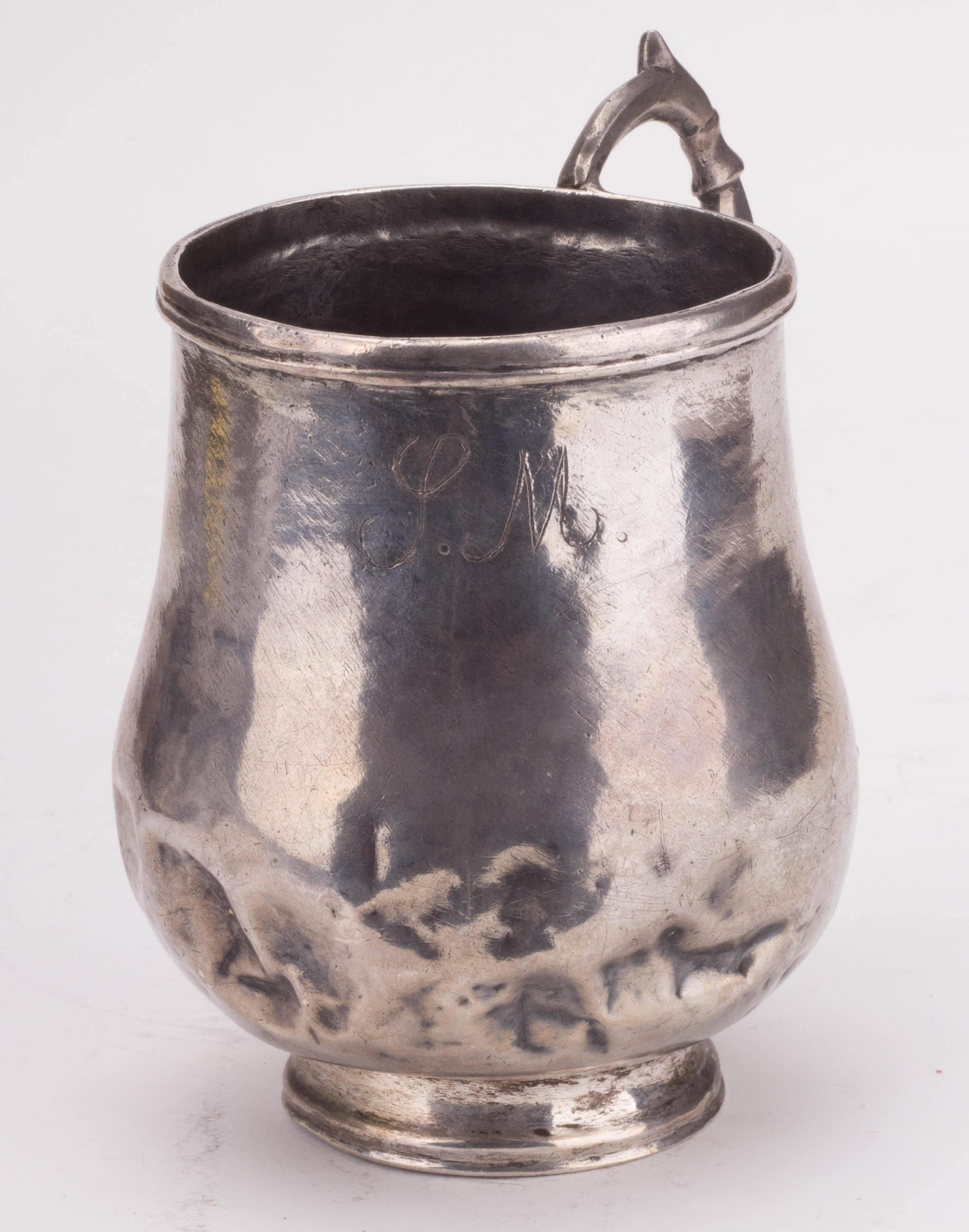 18th Century Colonial Silver Dented Jug with Engraved Initials In Good Condition In Marbella, ES