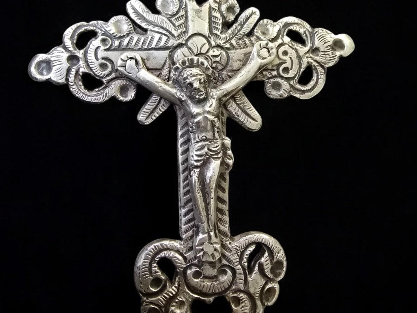 18th-Century Colonial Solid Silver Cross – Peru In Good Condition In Madrid, ES