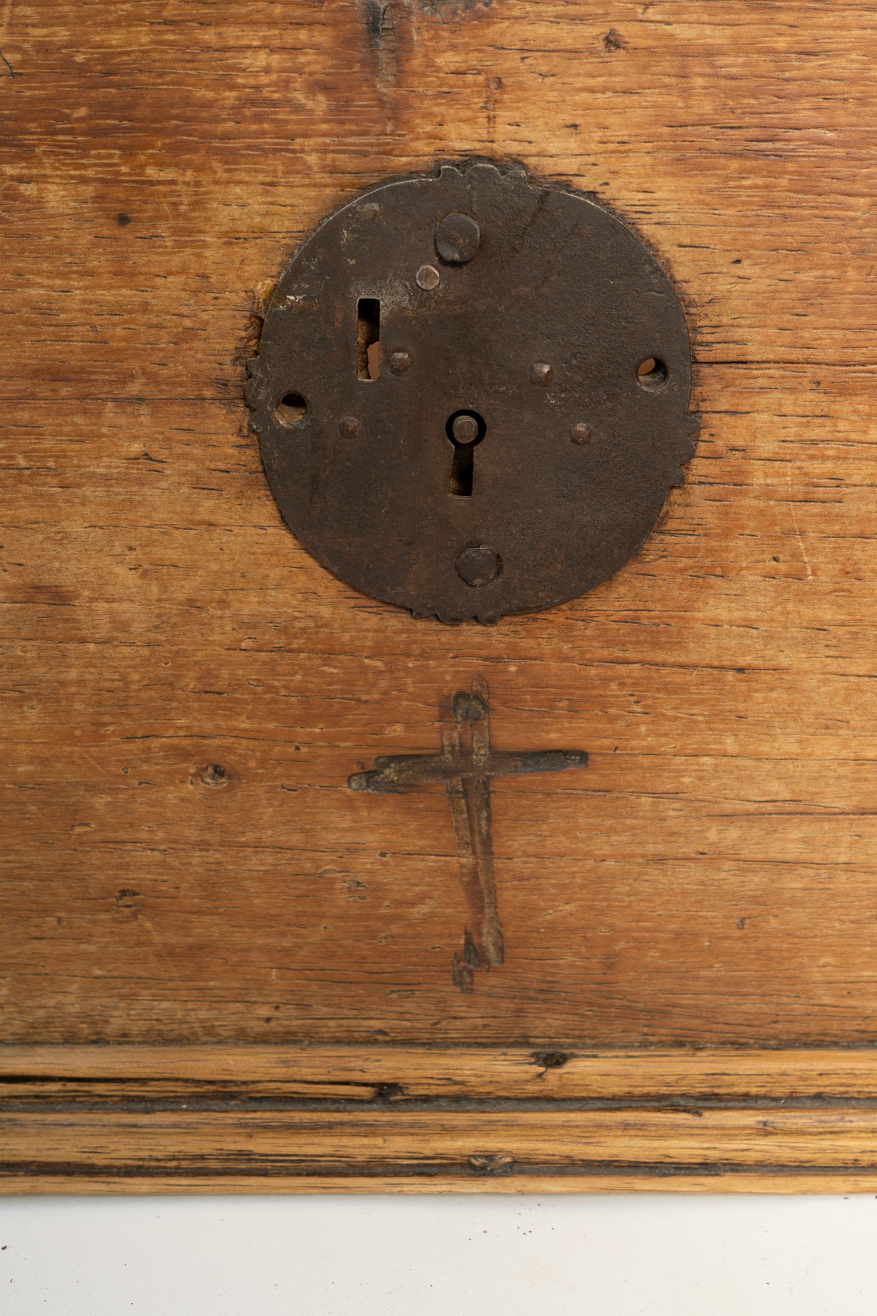 Forgiato 18th-Century Colonial Trunk in vendita