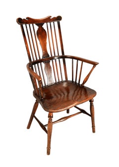18th Century Comb-Back Windsor Chair on Turned Legs