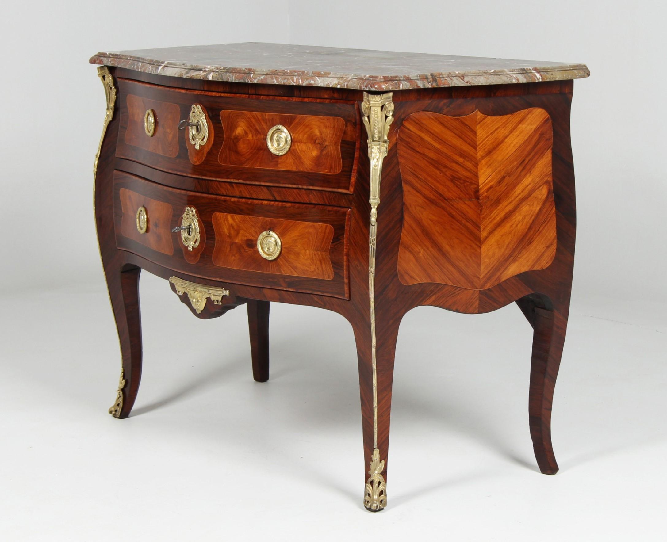 Commode Sauteuse

France, circa 1770

Dimensions with marble top: H x W x D: 86 x 114 x 60 cm

Description:
Two-tier piece of furniture standing on curved, flared legs. Due to the relatively long legs and the omission of a third drawer, the piece of