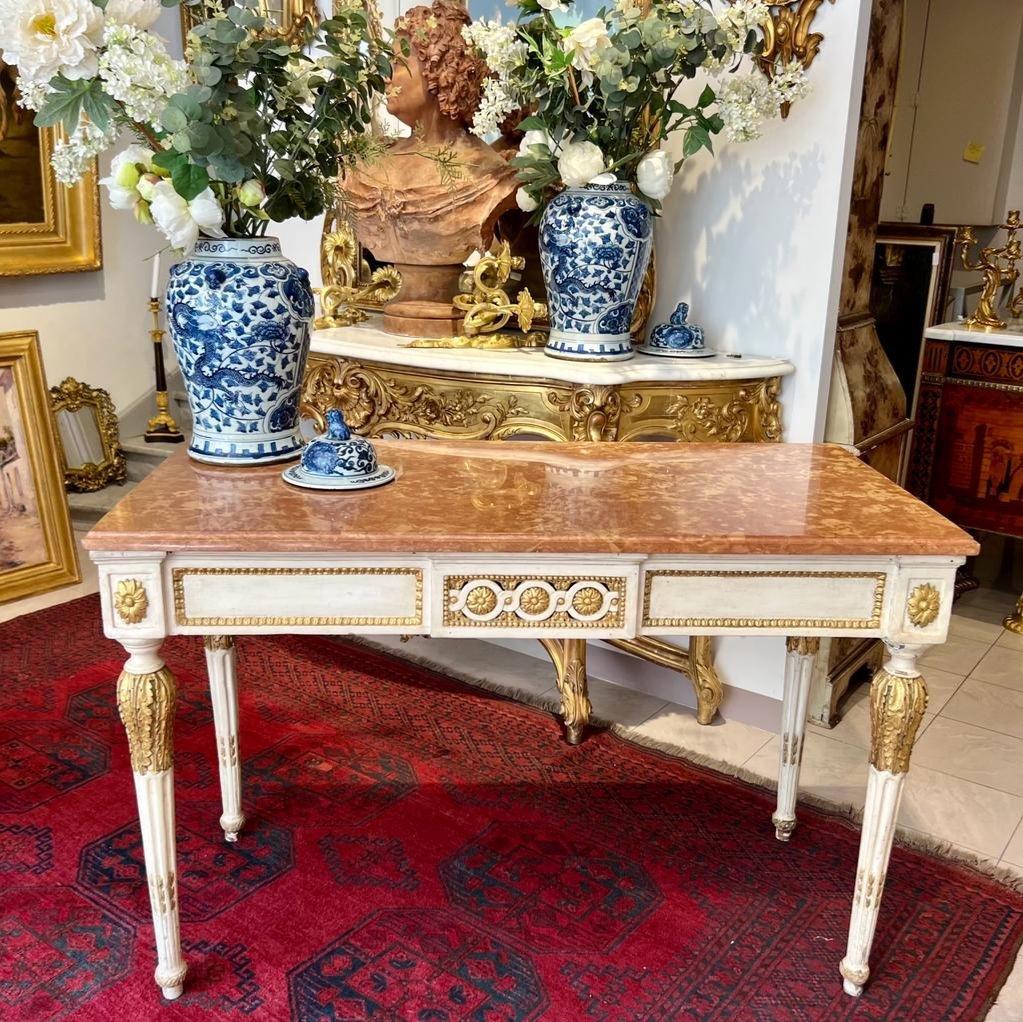 Mesa consola del siglo XVIII en madera dorada de Rechampi y tapa de mármol, Italia Pintado en venta
