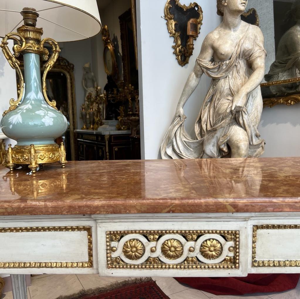 Mesa consola del siglo XVIII en madera dorada de Rechampi y tapa de mármol, Italia en Bueno estado para la venta en NICE, FR