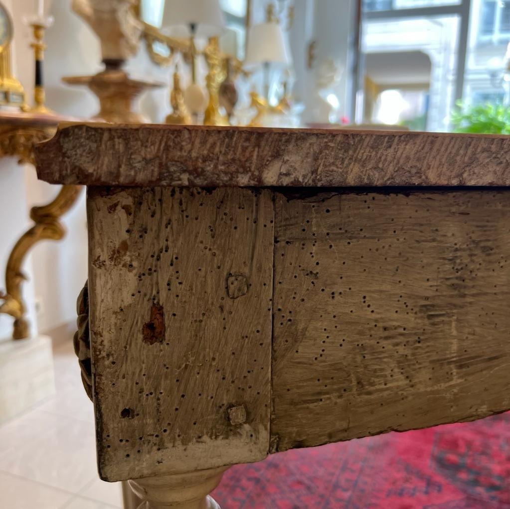 Mesa consola del siglo XVIII en madera dorada de Rechampi y tapa de mármol, Italia en venta 1