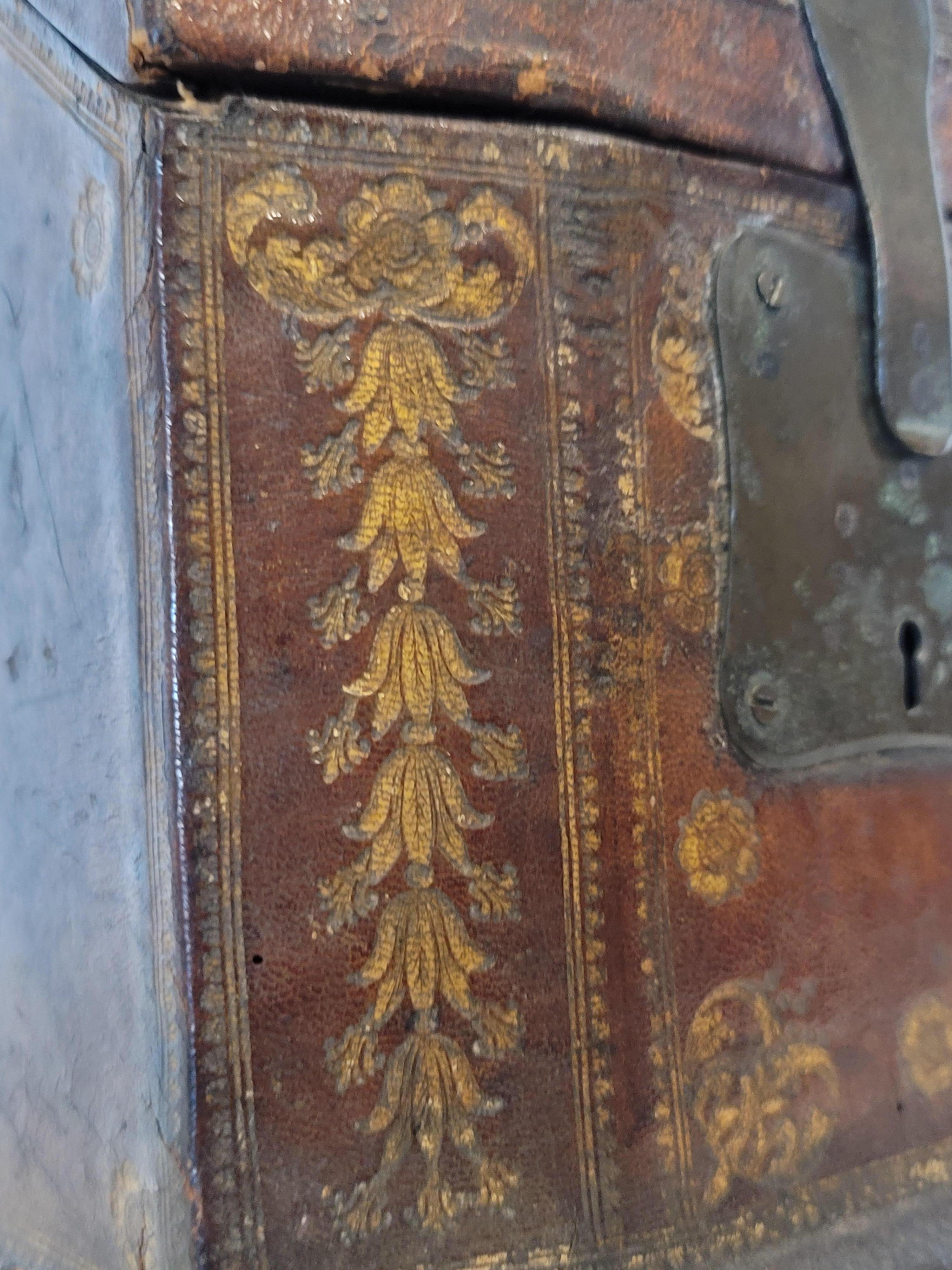 18. Jahrhundert Kontinentale Barockzeit Vergoldetes, mit Leder überzogenes Messeretui  im Angebot 9