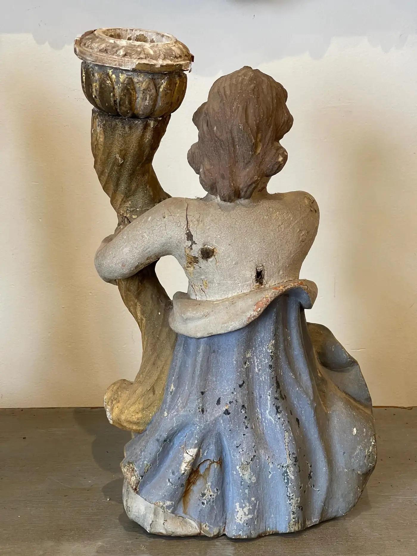 Bougeoirs à chérubin du XVIIIe siècle, sculptés et polychromes, d'origine continentale en vente 2