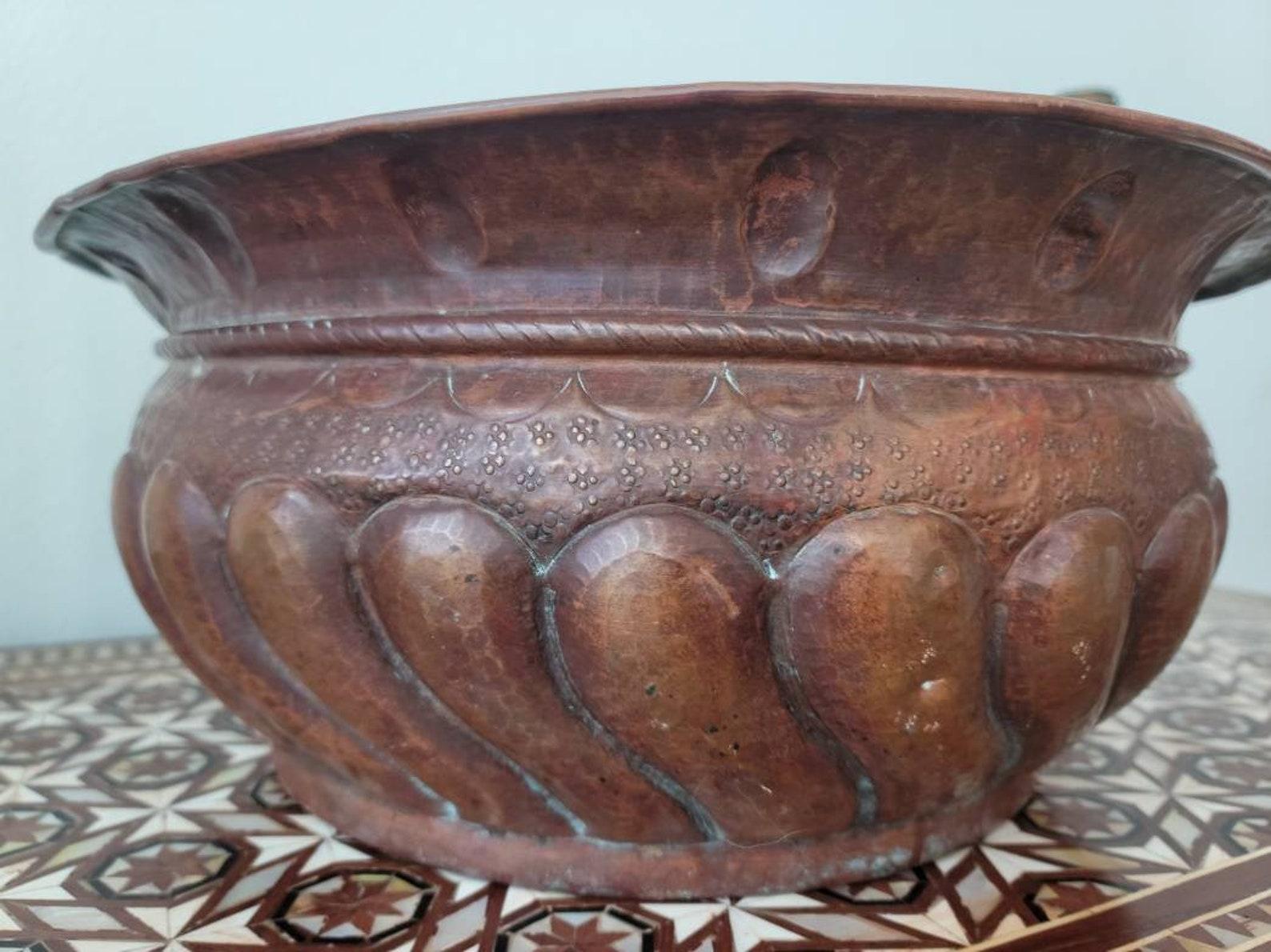 18th Century Continental European Hammered Copper Wine Cistern For Sale 6