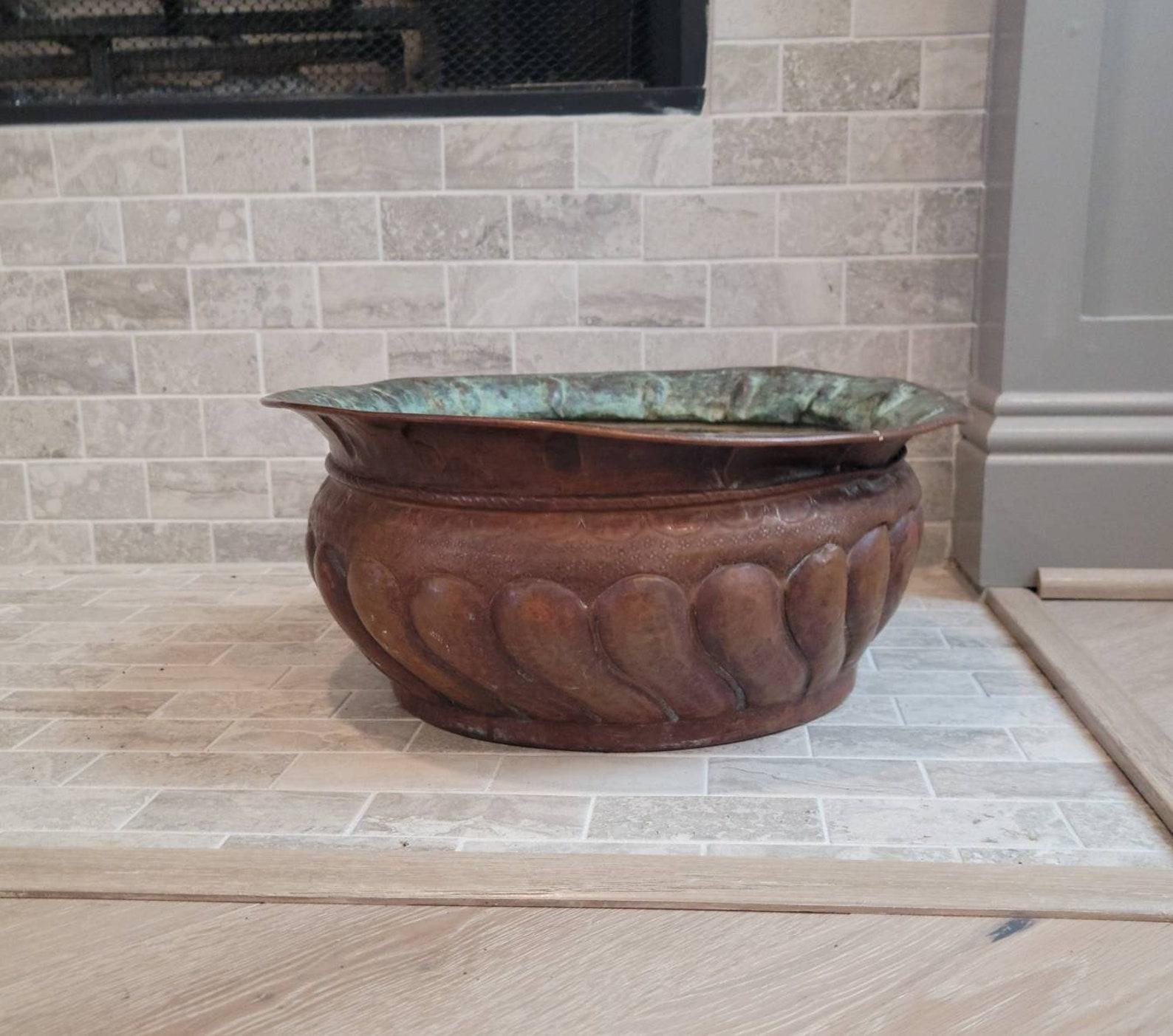 A scarce Continental hammered copper wine cistern dating to the 18th century, with beautifully aged verdigris patina!

The European antique having gadrooned lobed body with decorative pressed foliate accents, sloped rim, circular base. 

Wine